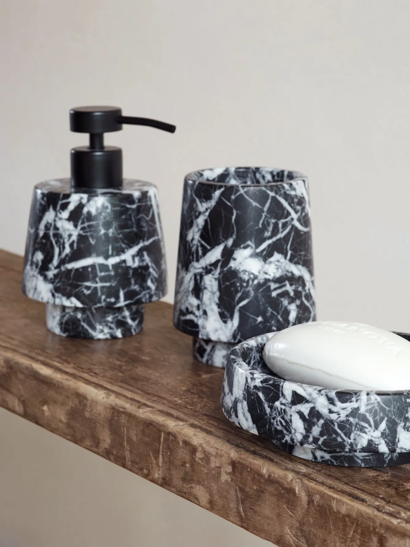 Aquanova Aquanova ORION soap dish Black