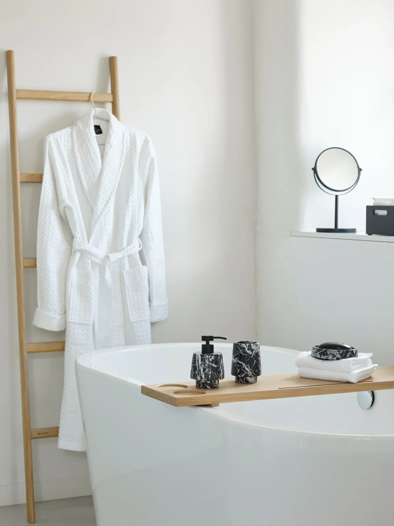 Aquanova Aquanova ORION soap dish Black