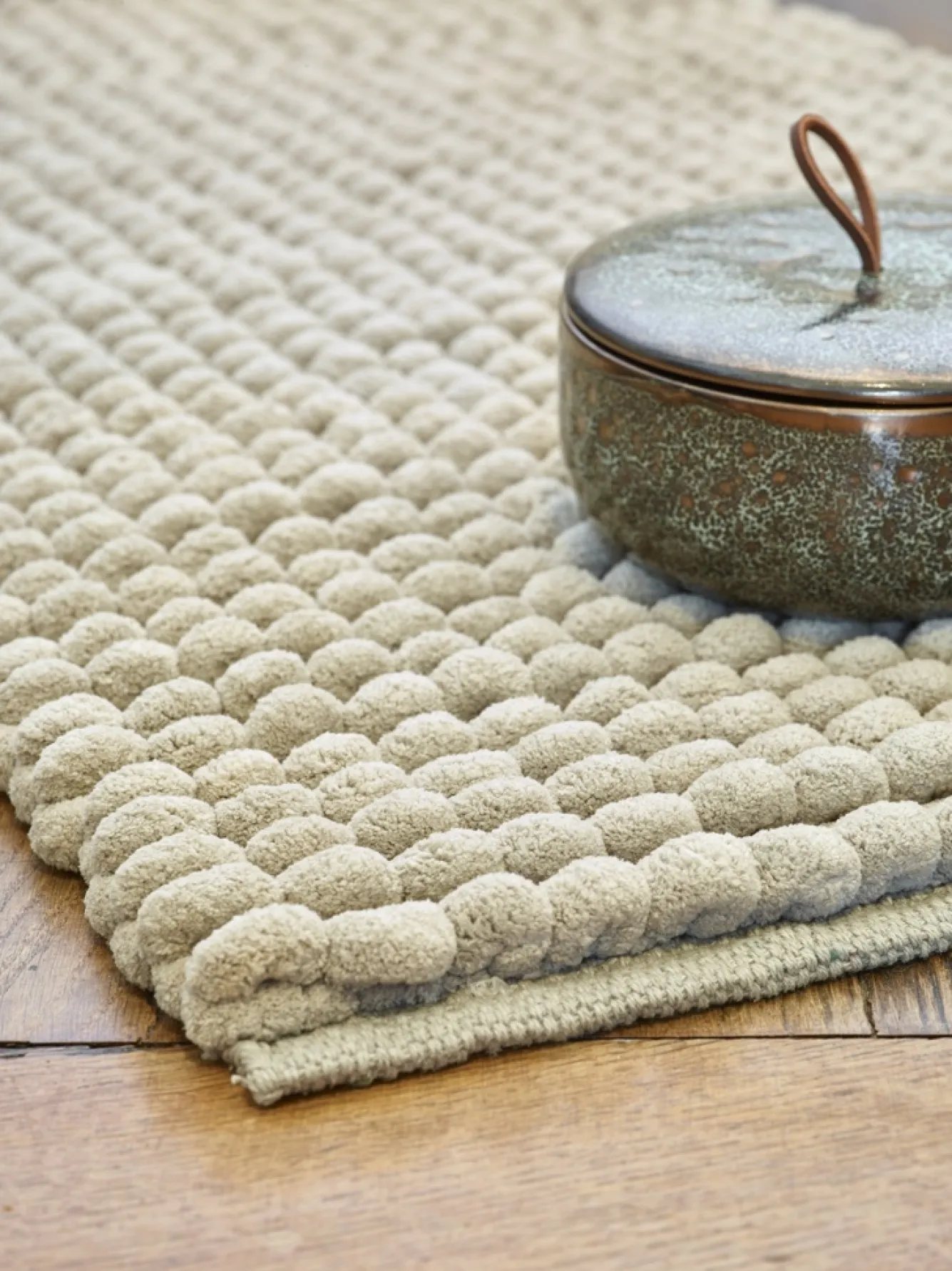 Aquanova Bath mat AXEL color Linen (AXEBM-16)