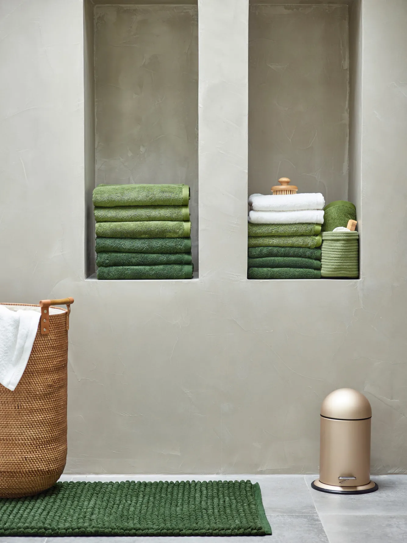 Aquanova Bath mat AXEL color Moss (AXEBM-125)