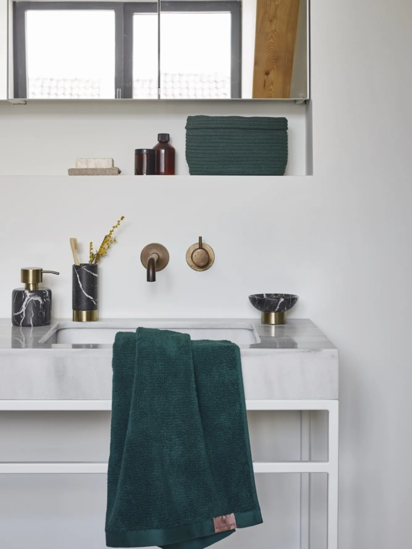 Aquanova Cup / toothbrush holder NERO color Black (black)