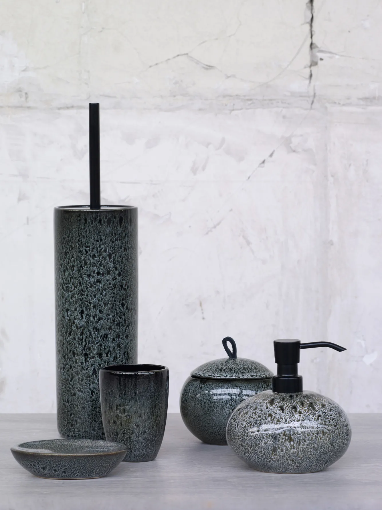 Aquanova Cup / toothbrush holder UGO color Olive Black-994 (black)