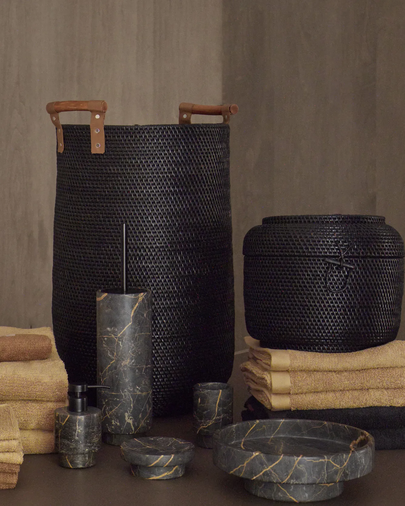 Aquanova Cup / toothbrush holder PORTO color Black-09