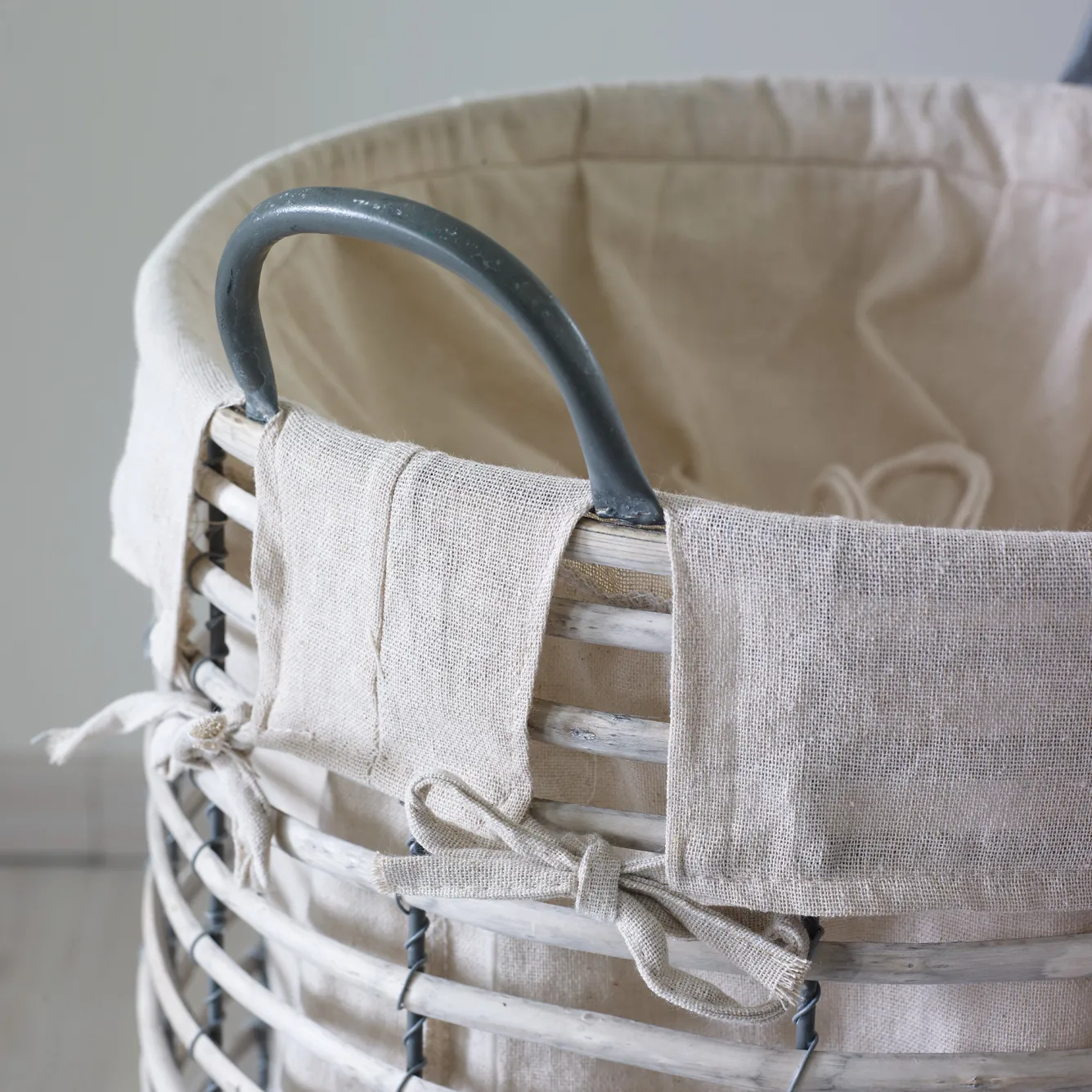 Aquanova Laundry basket GISLA Greige-93 (Medium) GISLAM-93