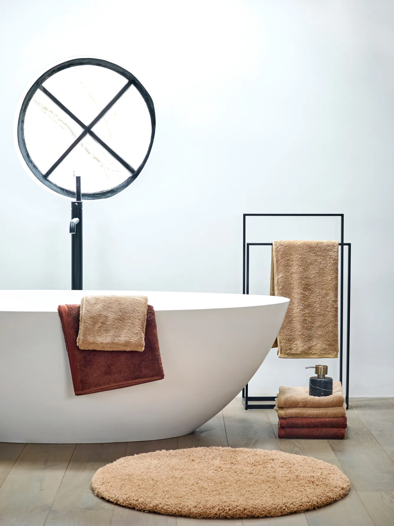 Aquanova Round bath mat Ø80 cm MUSA color Ginger-299 (light brown)