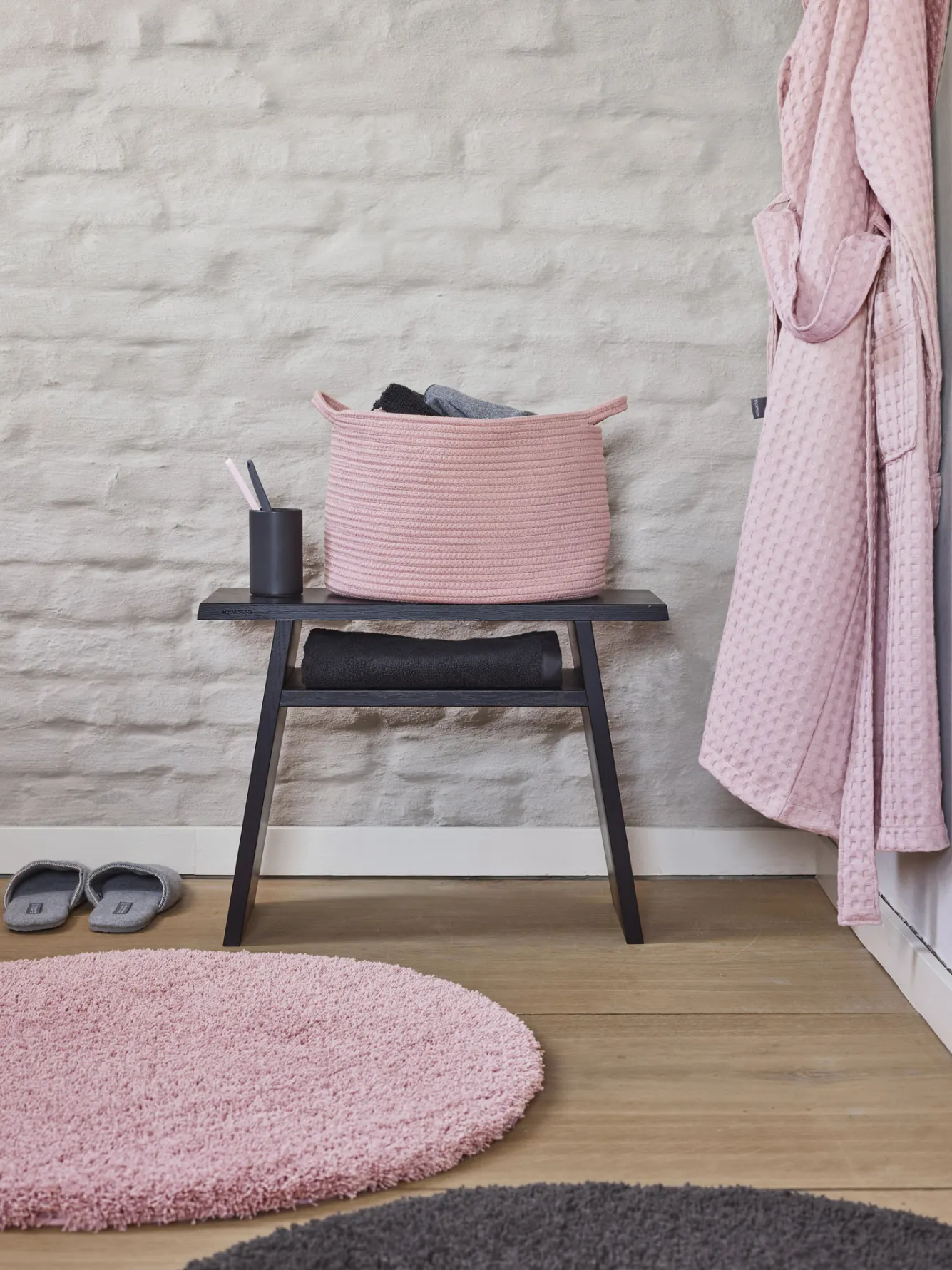 Aquanova Round bath mat Ø80 cm MUSA color Sedum-813 (pink)