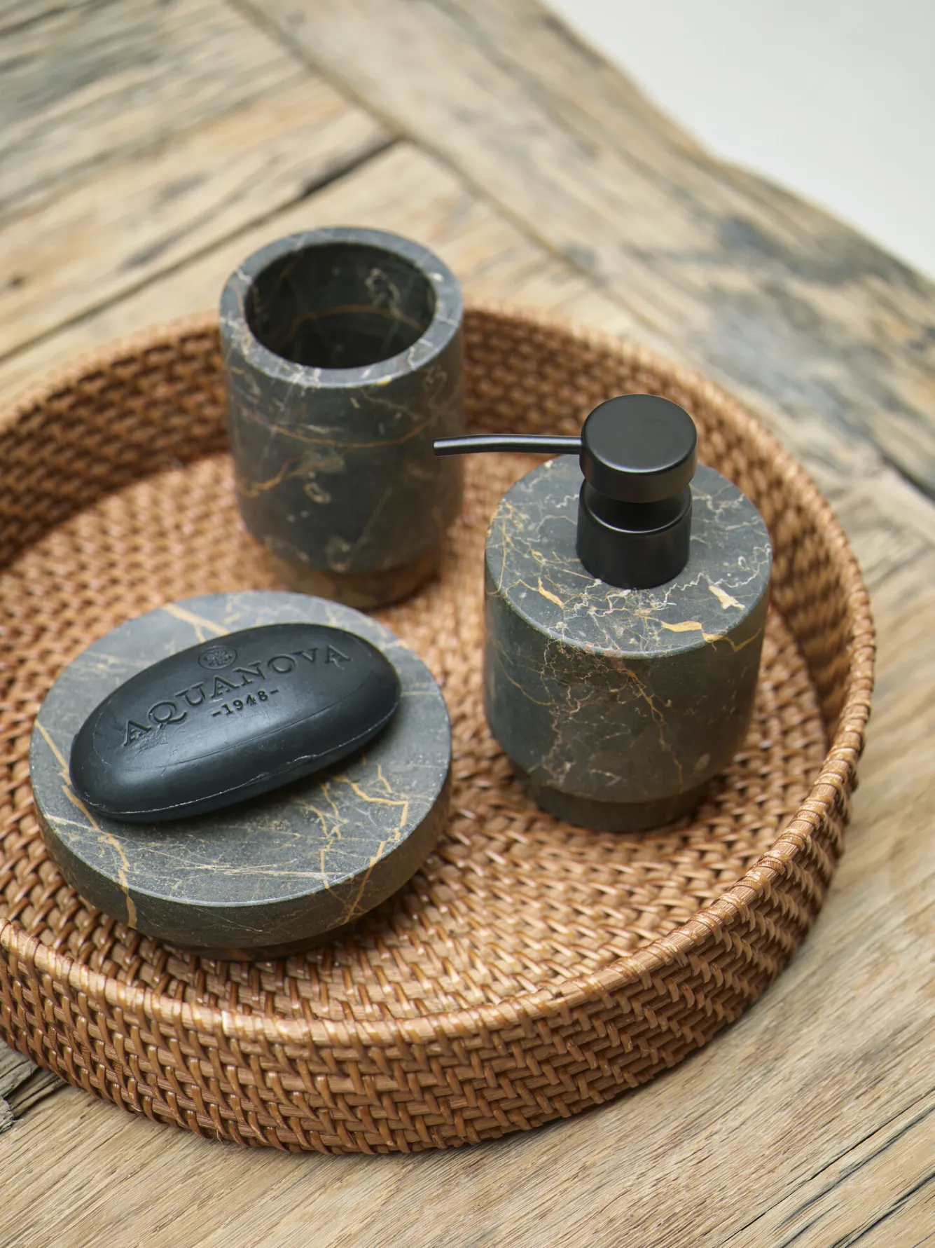 Aquanova Soap dish PORTO color Black-09