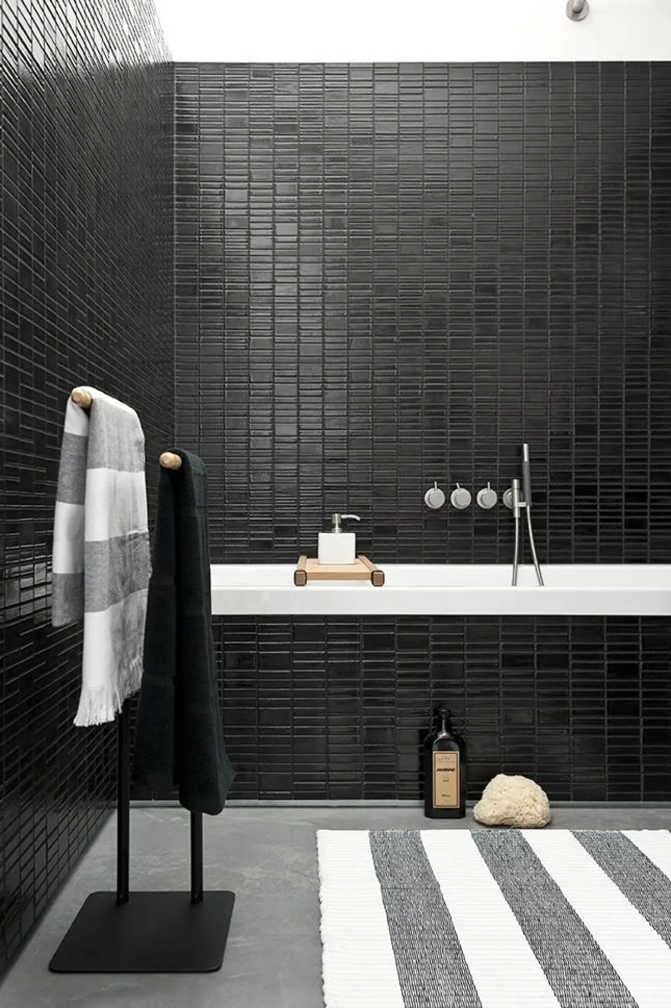 Aquanova Soap dispenser Oscar White-43