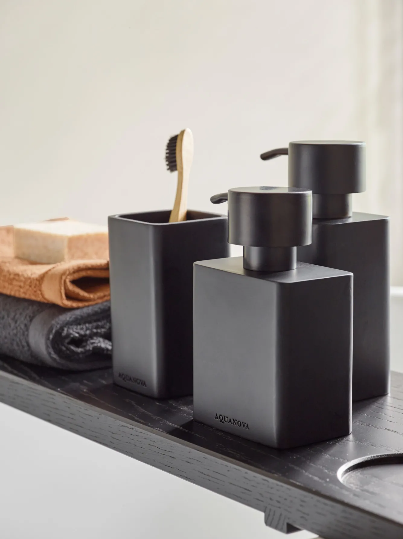 Aquanova Soap dispenser Medium (390 ml) KHANA color Black-09