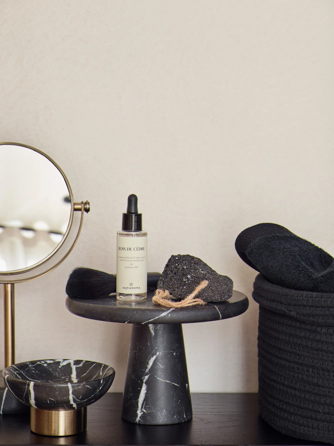 Aquanova Soap dispenser NERO color Black (black) medium