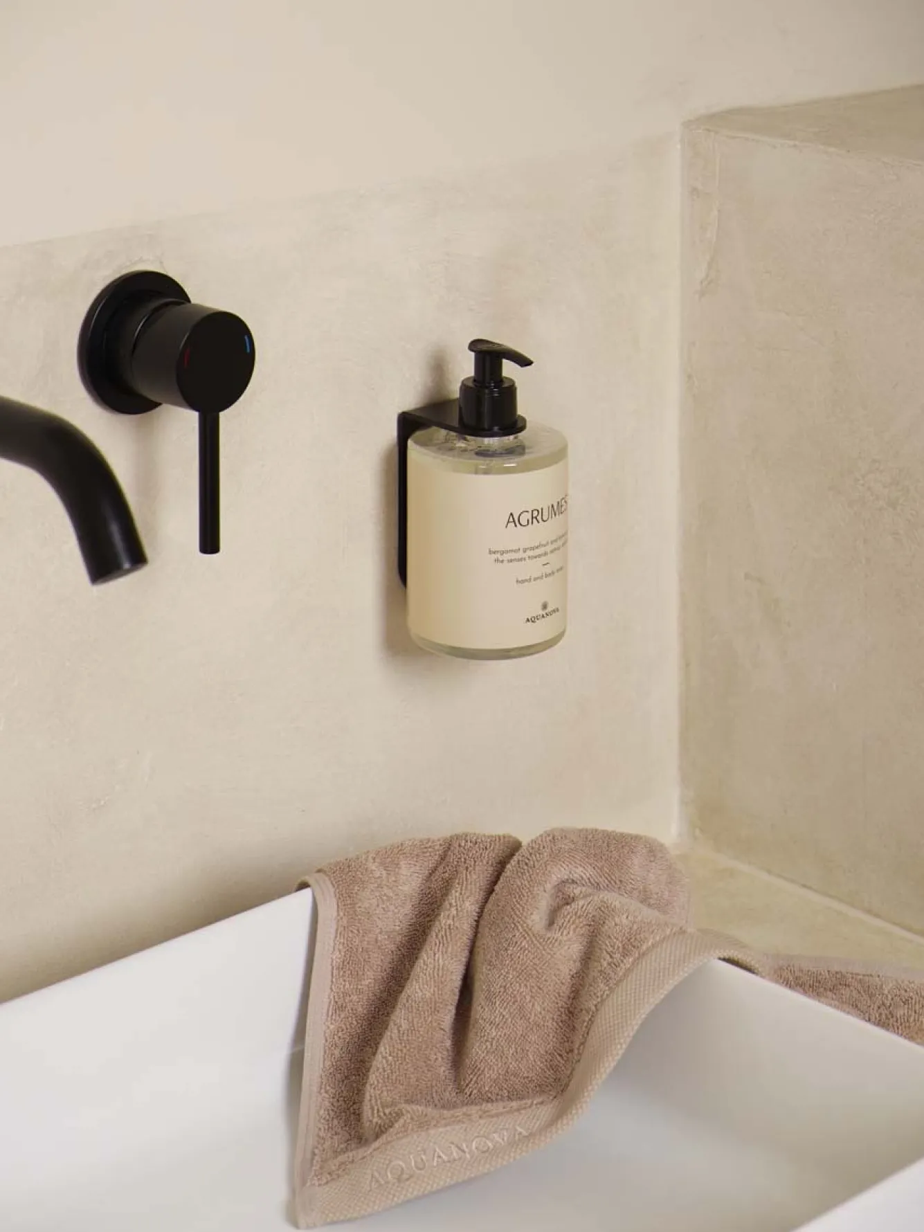 Aquanova Soap pump holder wall CYRA color Black-09