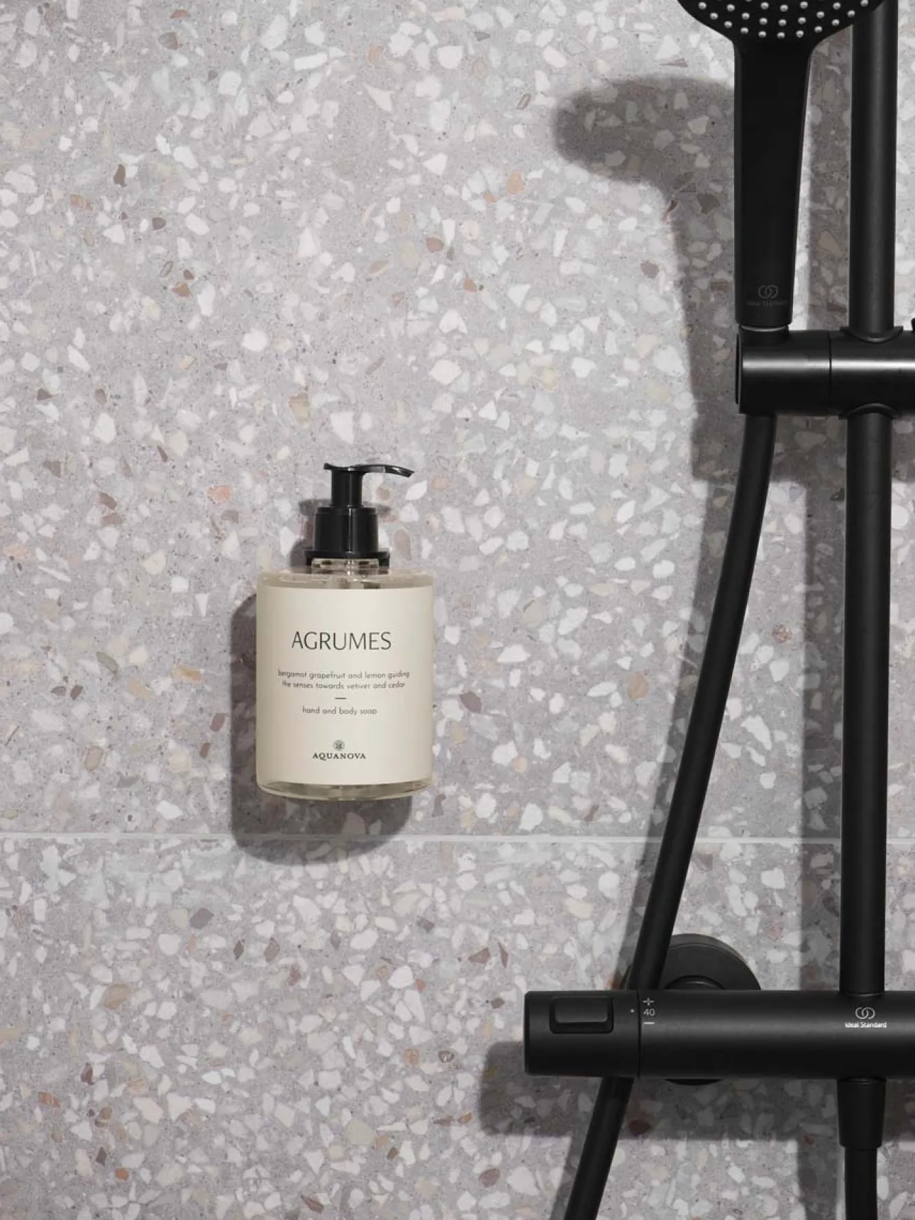 Aquanova Soap pump holder wall CYRA color Black-09