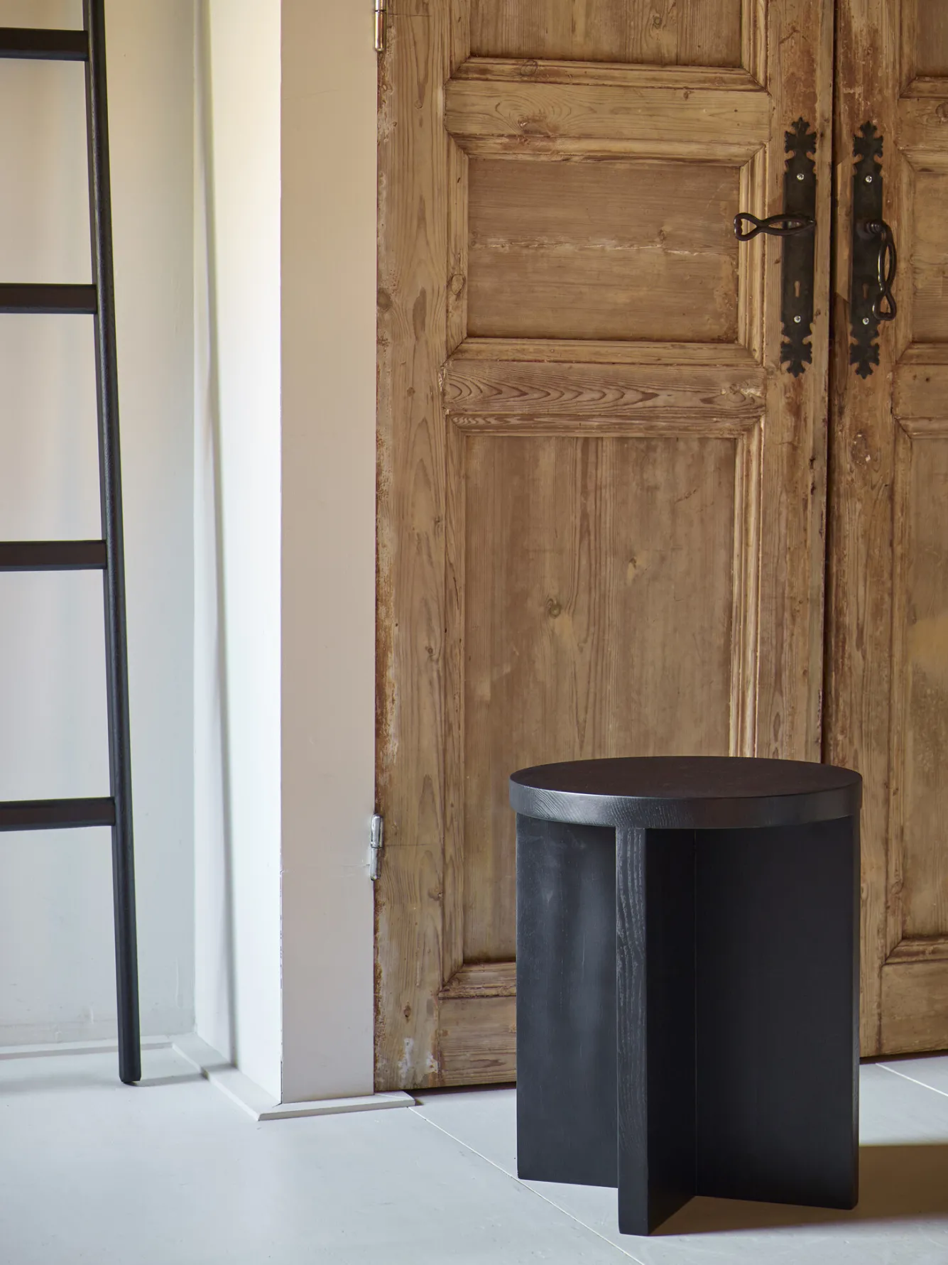 Aquanova Stool COLE color Black-09