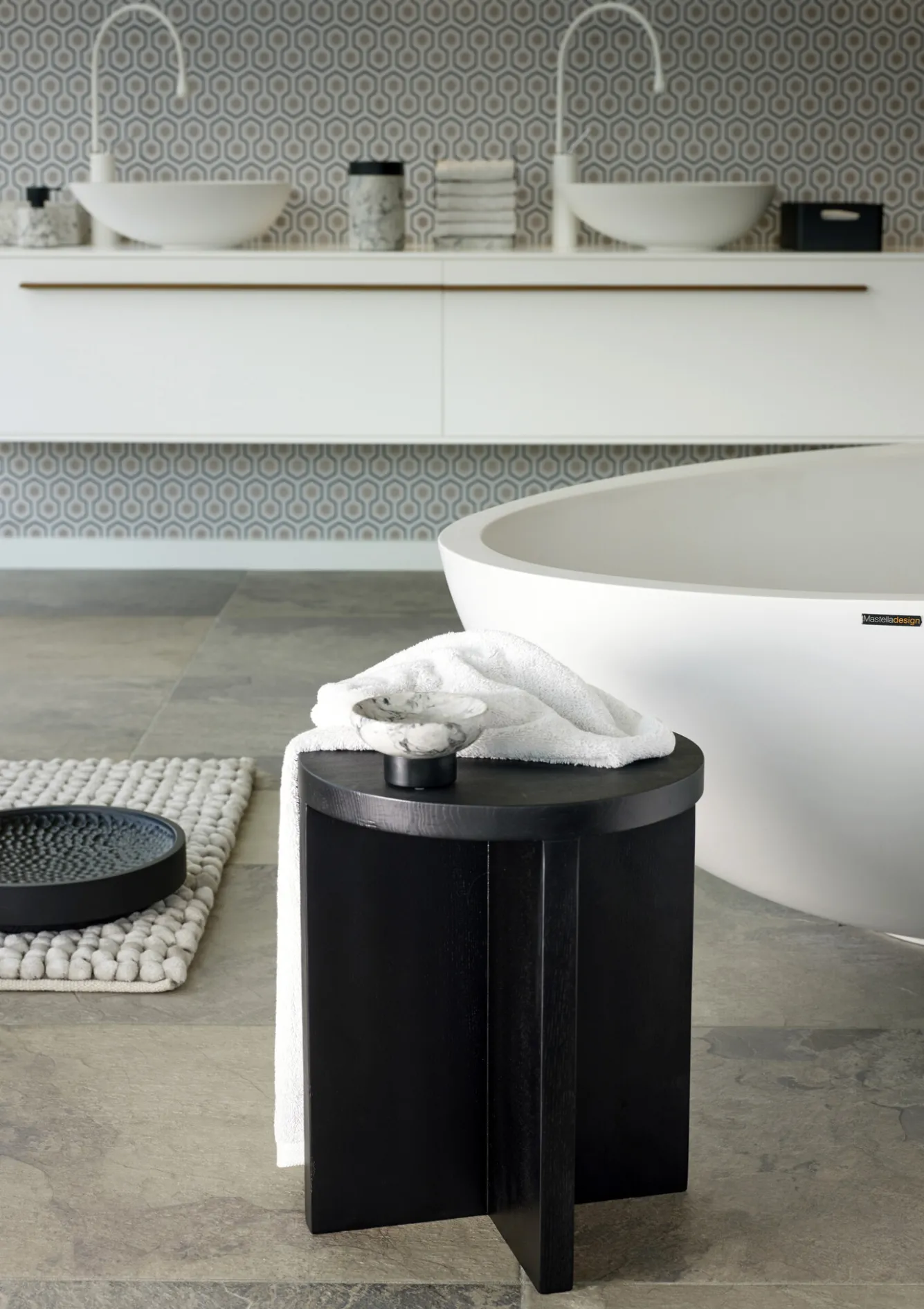 Aquanova Stool COLE color Black-09