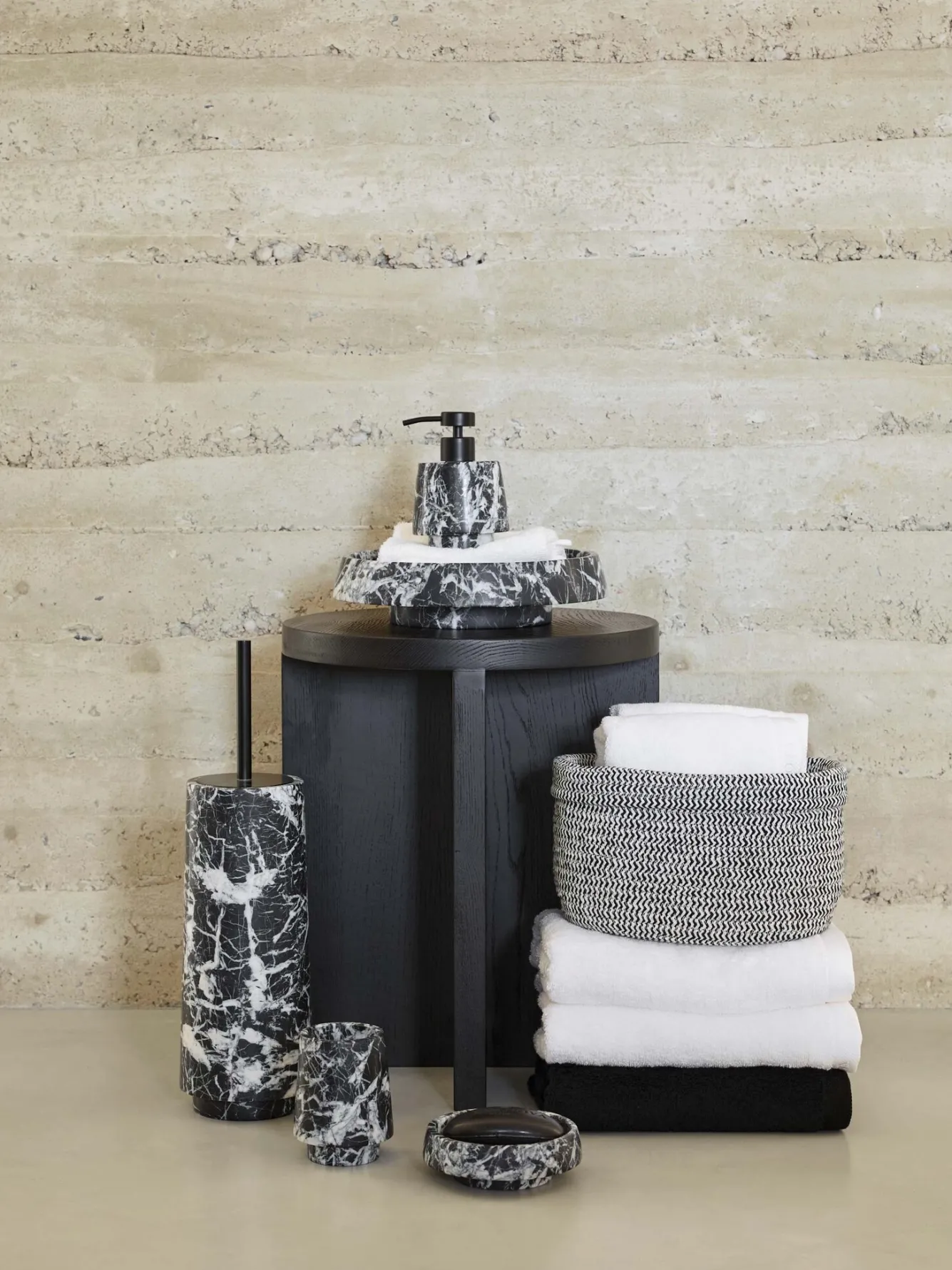 Aquanova Stool COLE color Black-09