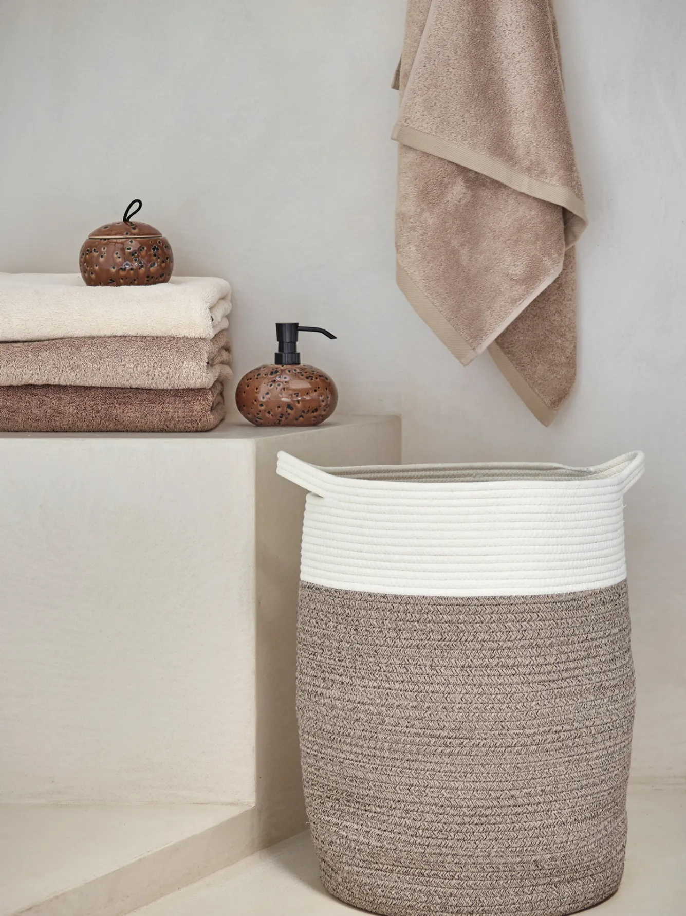 Aquanova Storage basket Osman Nougat-136 (beige) small