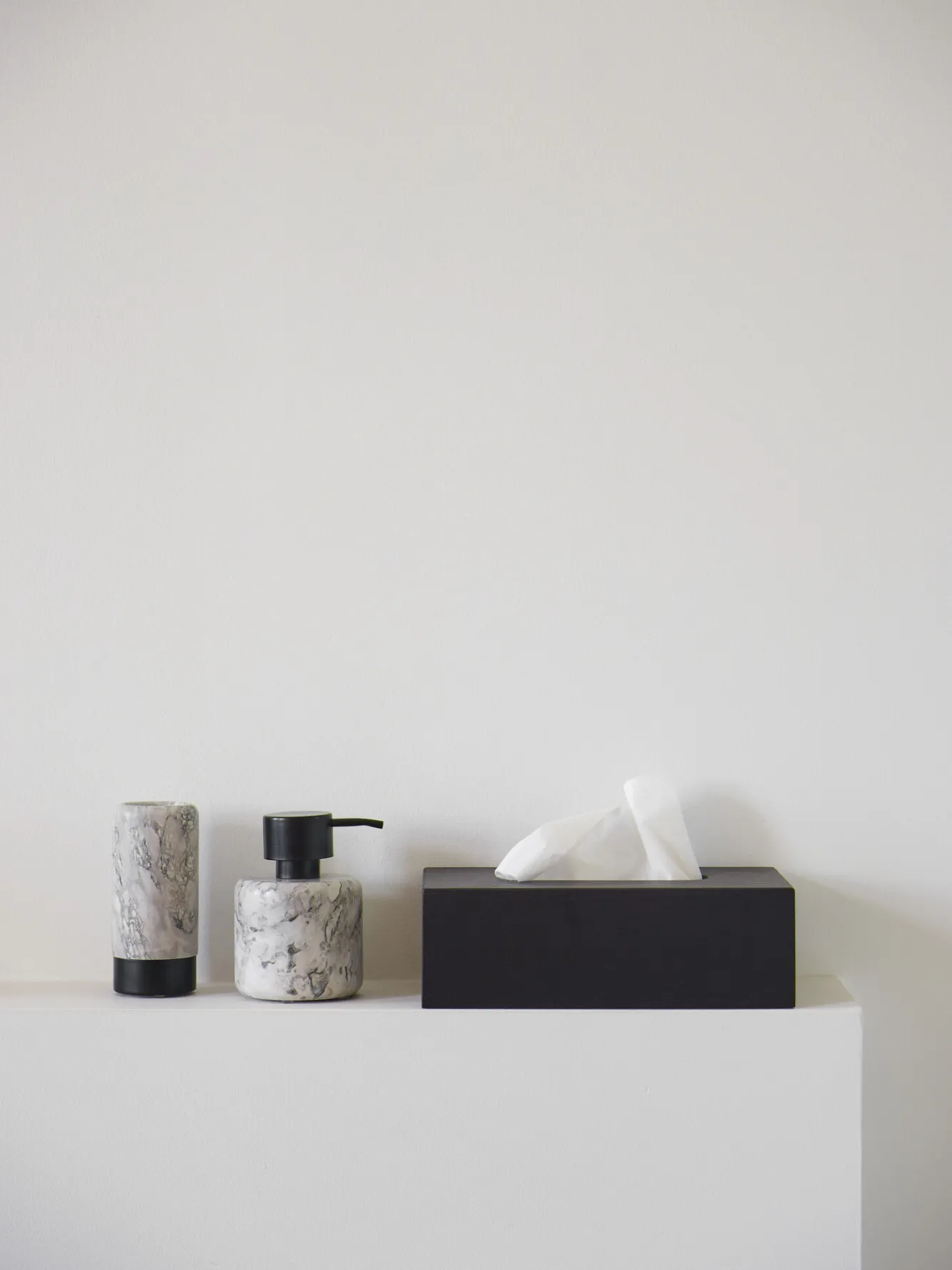 Aquanova Tissue holder COLE color Black-09