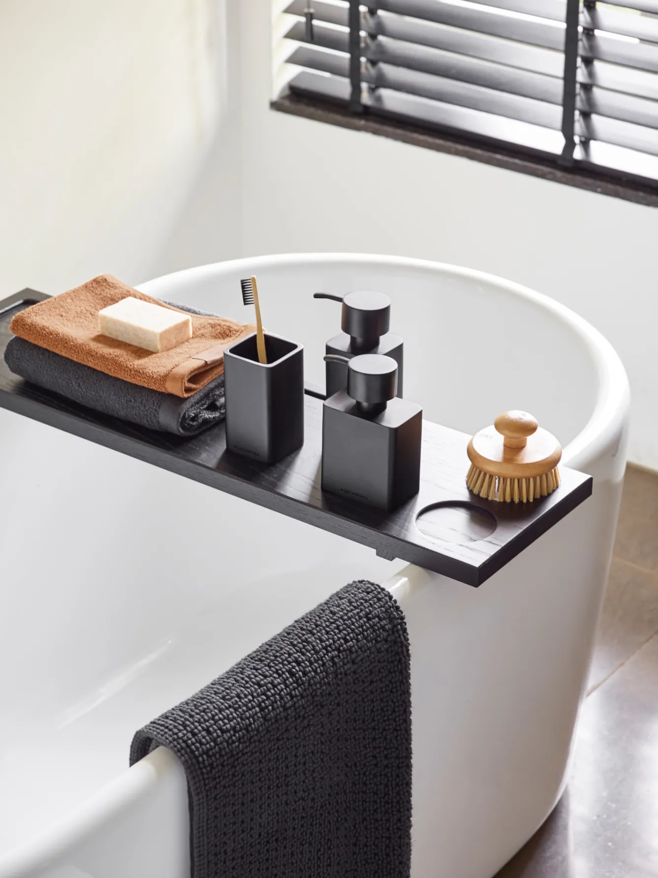 Aquanova Toilet brush holder wall KHANA color Black-09