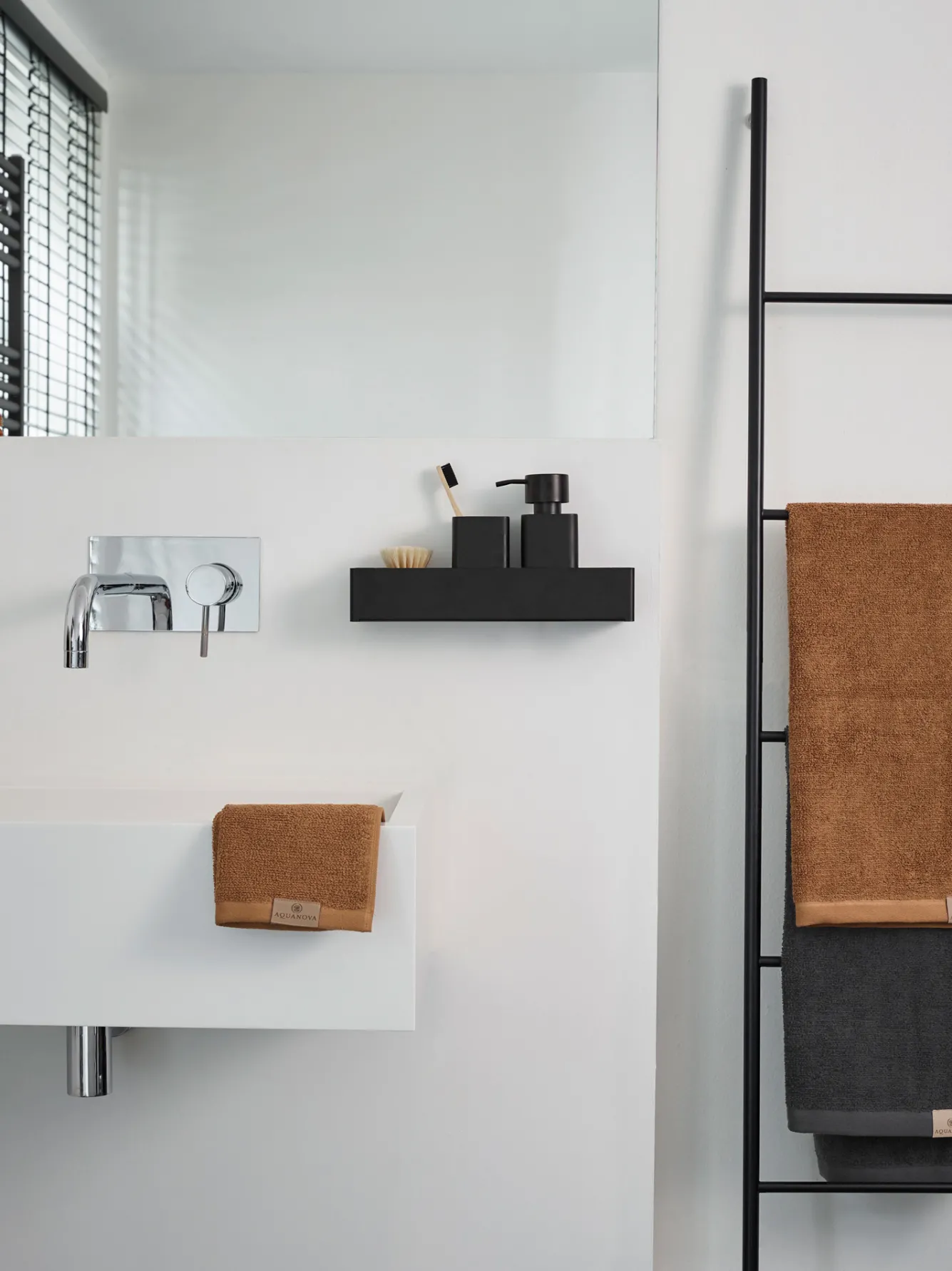 Aquanova Toilet brush holder wall KHANA color Black-09