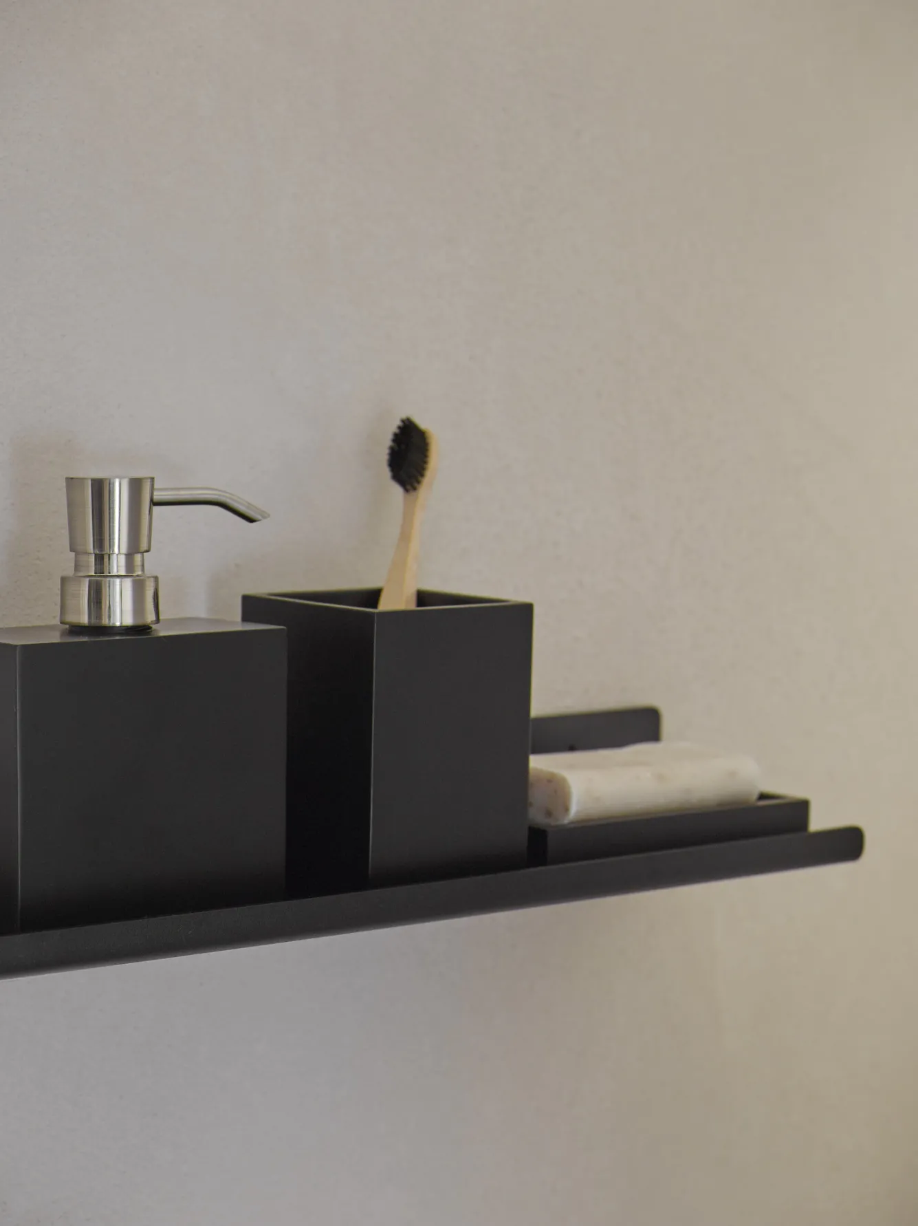 Aquanova Wall shelf CYRA color Black-09