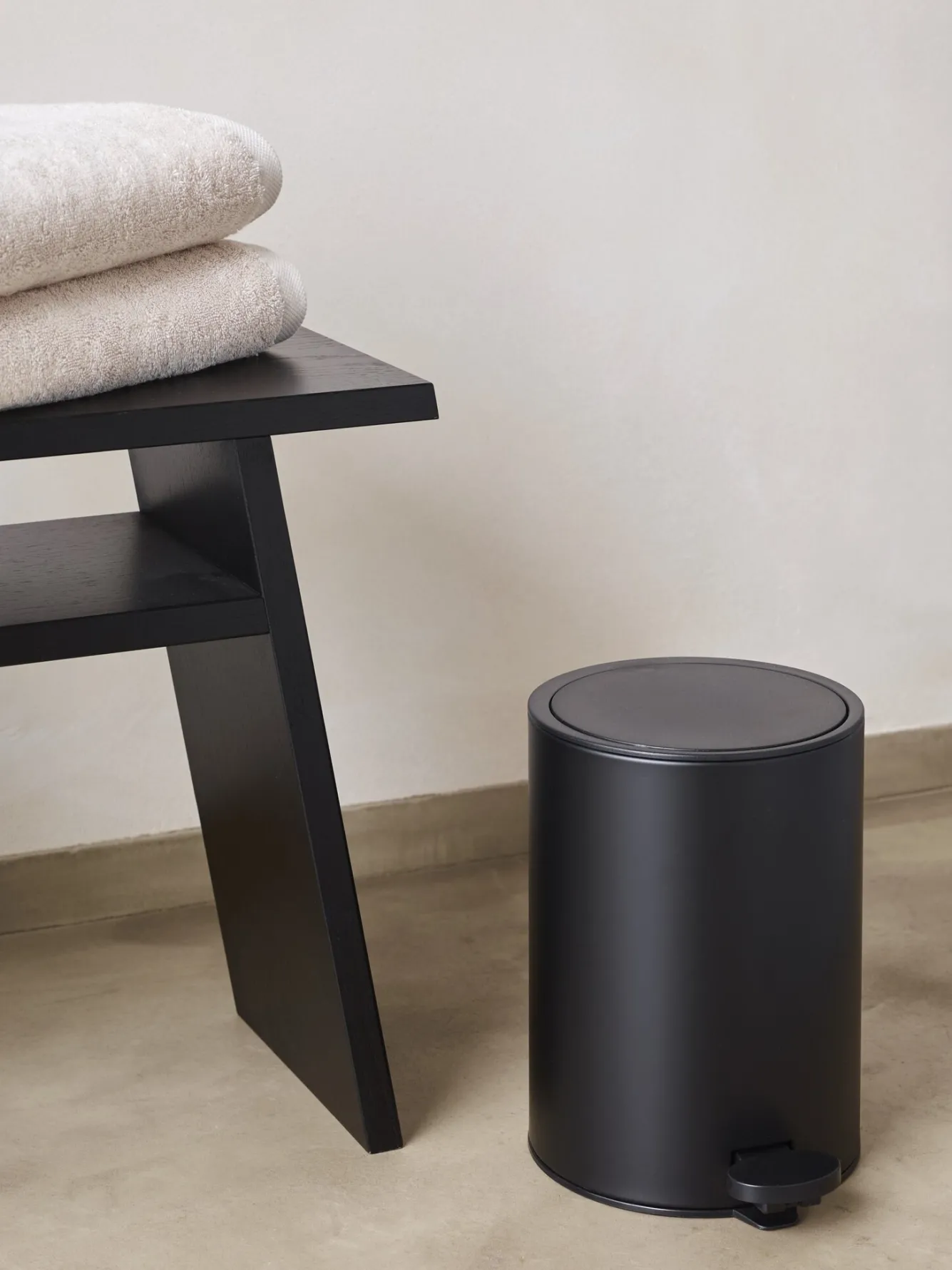 Aquanova Wooden stool MINK black oak (MINBBM-09) medium