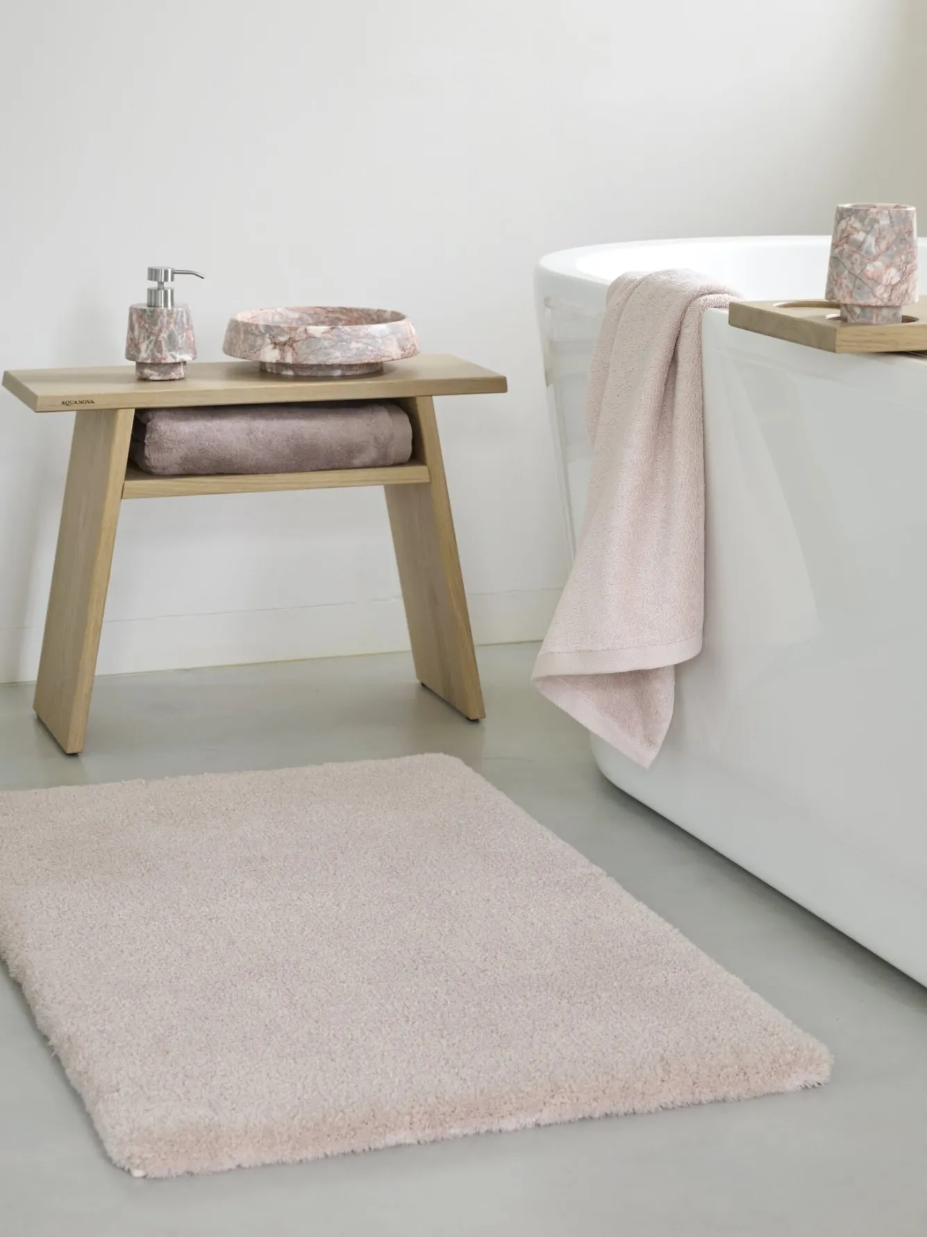 Aquanova Wooden stool MINK solid oak (MINBBM-387)