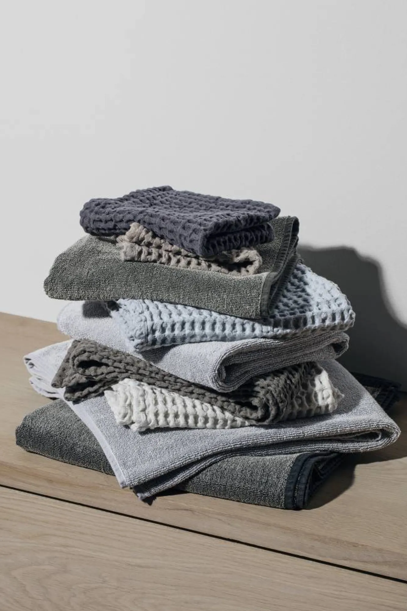 Blomus Bath towel waffle pattern 70x140 cm CARO color Micro Chip, light gray, 400 gr / m² (68998)