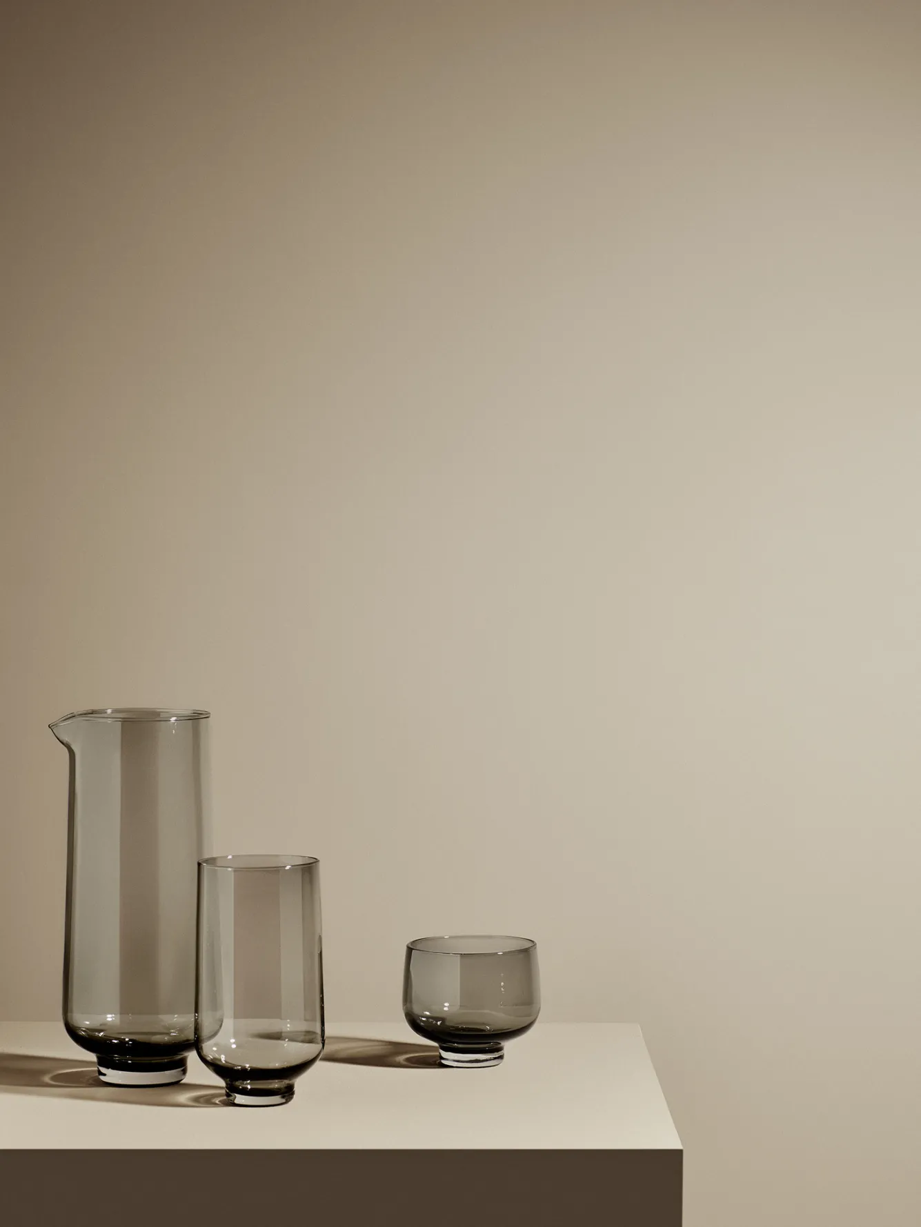 Blomus FLOW water carafe color Smoke (63920)