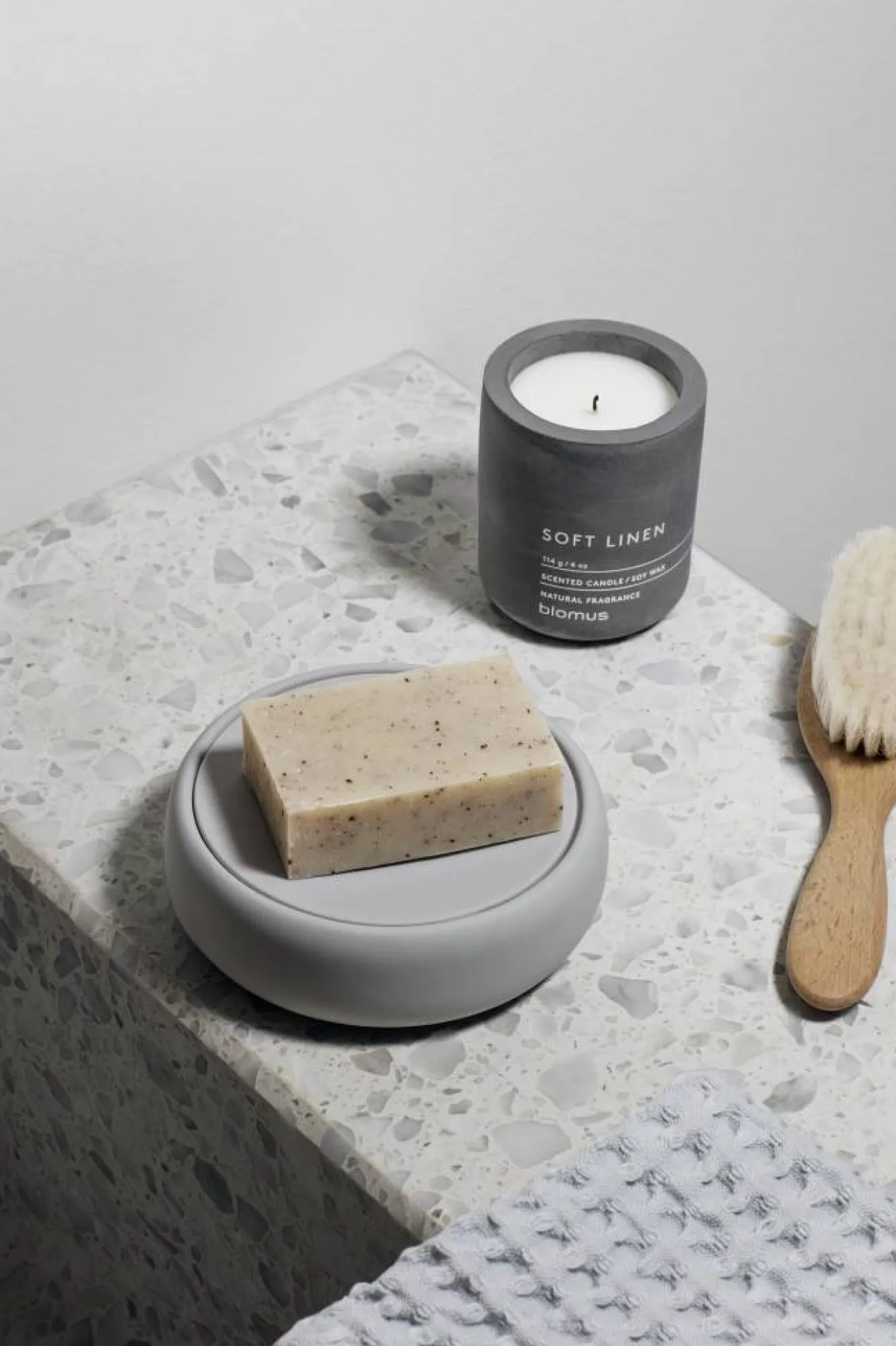 Blomus FRAGA scented candle Soft Linen (114 grams) 65653