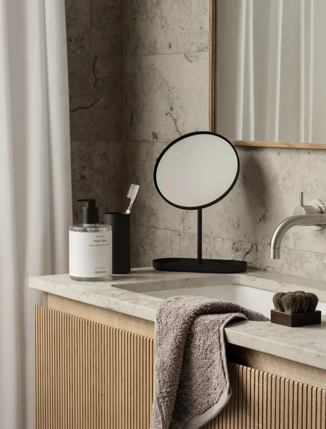 Blomus MODO cosmetic mirror color Black (69085)