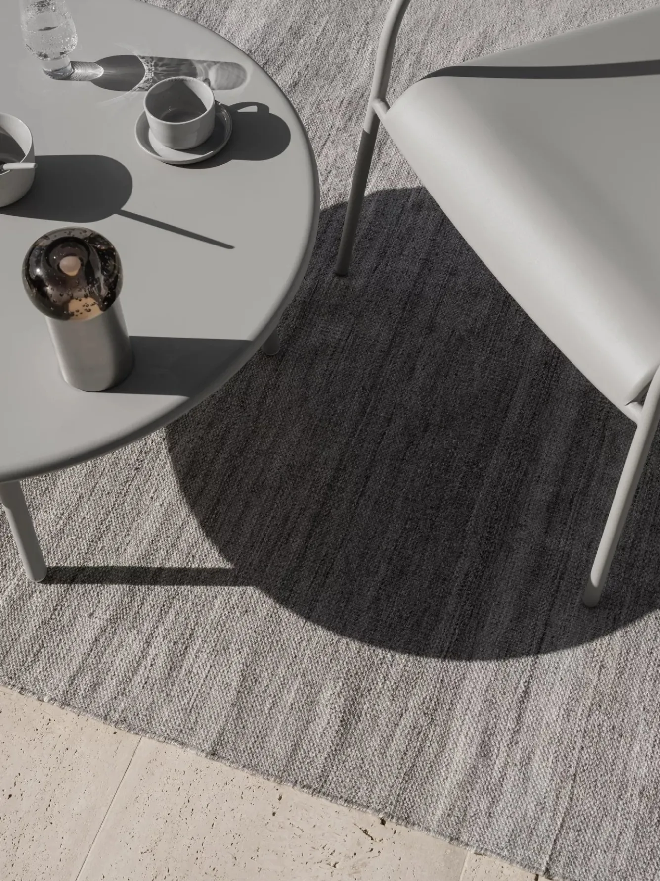 Blomus YUA lounge table Ø 80 cm - Silk Gray (62189)