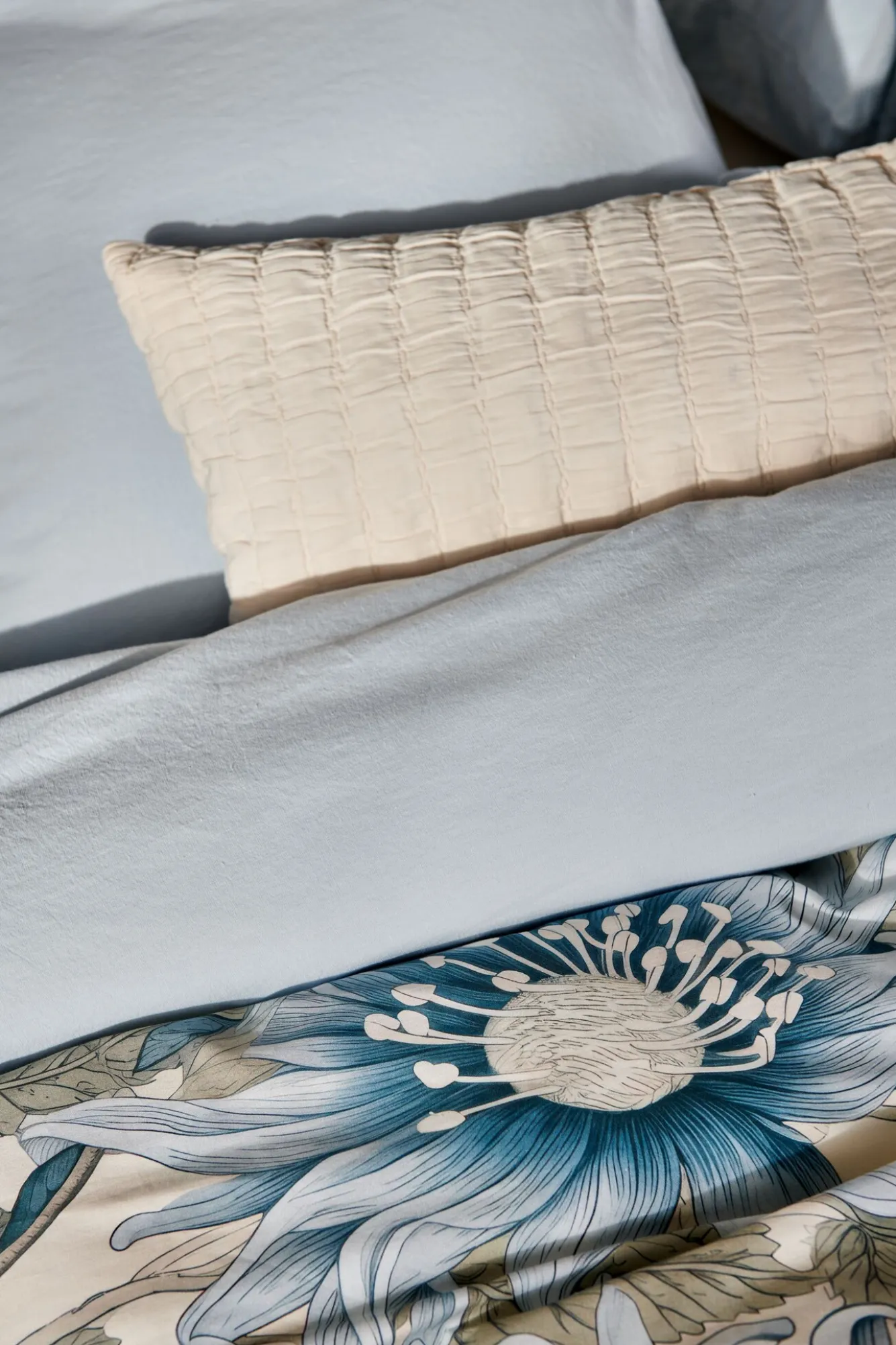Vandyck Duvet cover BLUE WANDER Pearl Blue 240x220 cm (satin cotton)