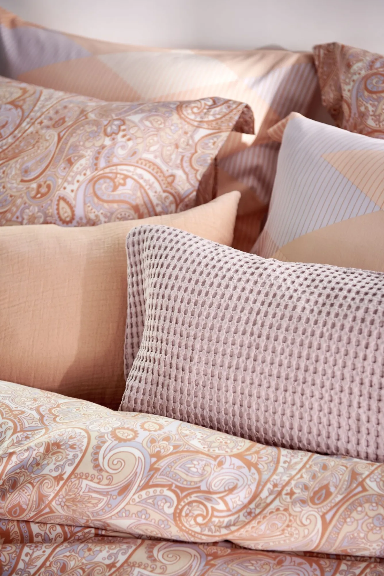 Vandyck Duvet cover GLAZE Apricot Blush 200x220 cm (satin cotton)