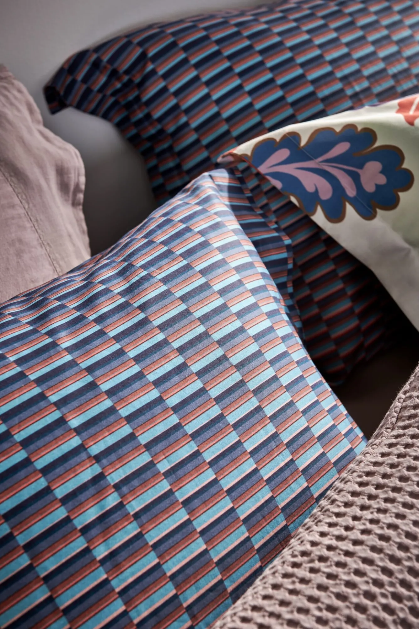 Vandyck Duvet cover GRAPHIC multi 240x220 cm (satin cotton)