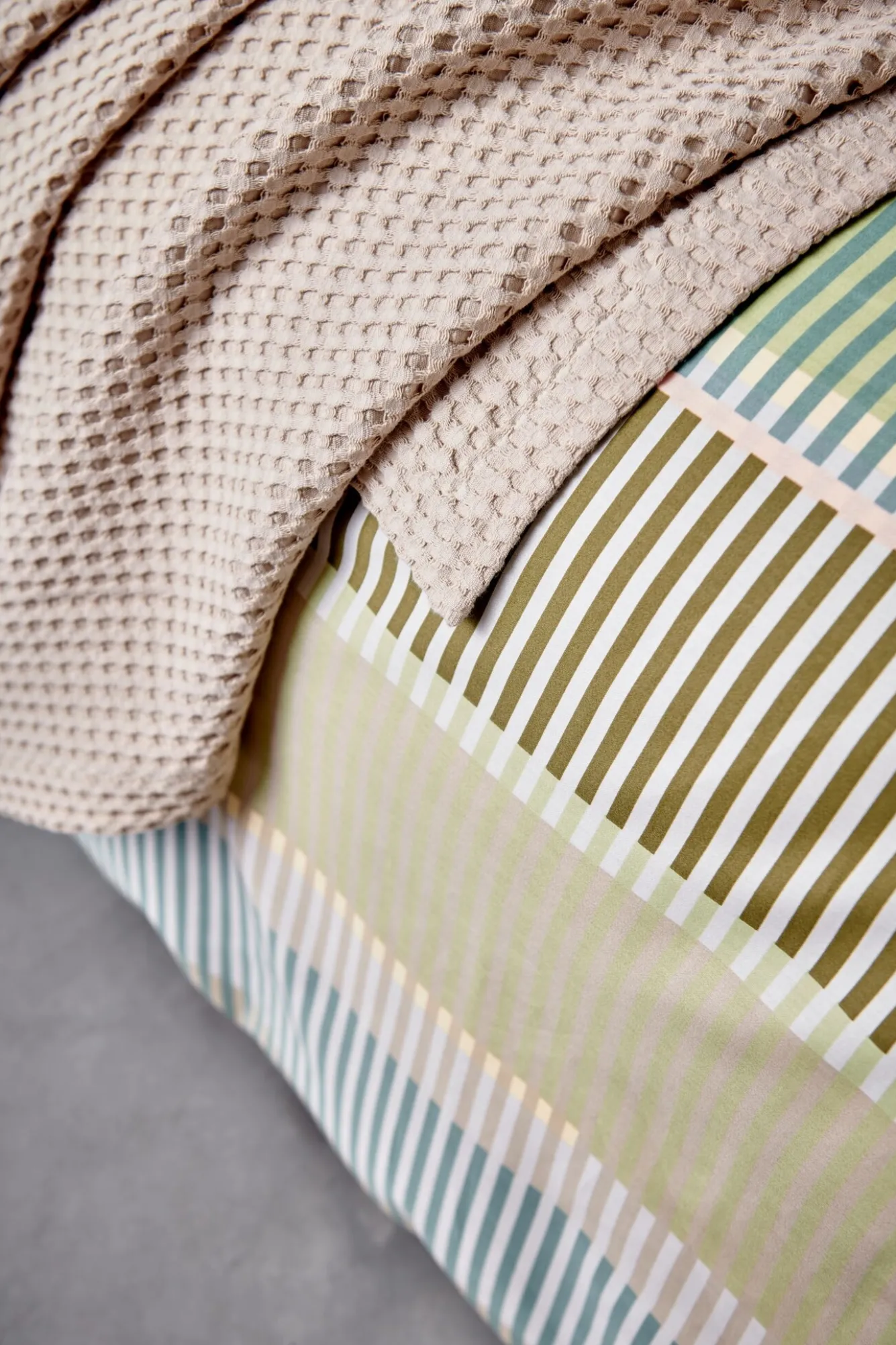 Vandyck Duvet cover OPTIMIST Smoke Green 240x220 cm (satin cotton)