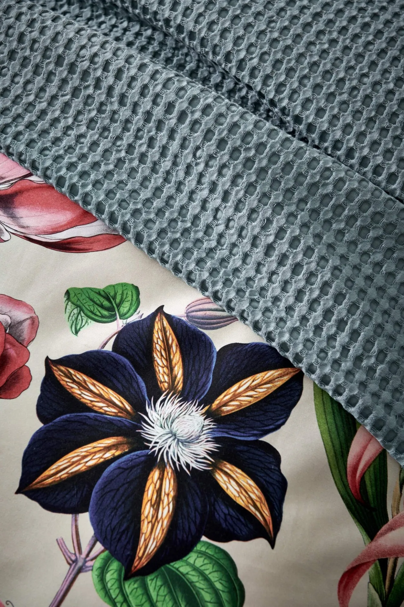 Vandyck Duvet cover FLOWER MIX Cream Tan 140x220 cm (satin cotton)