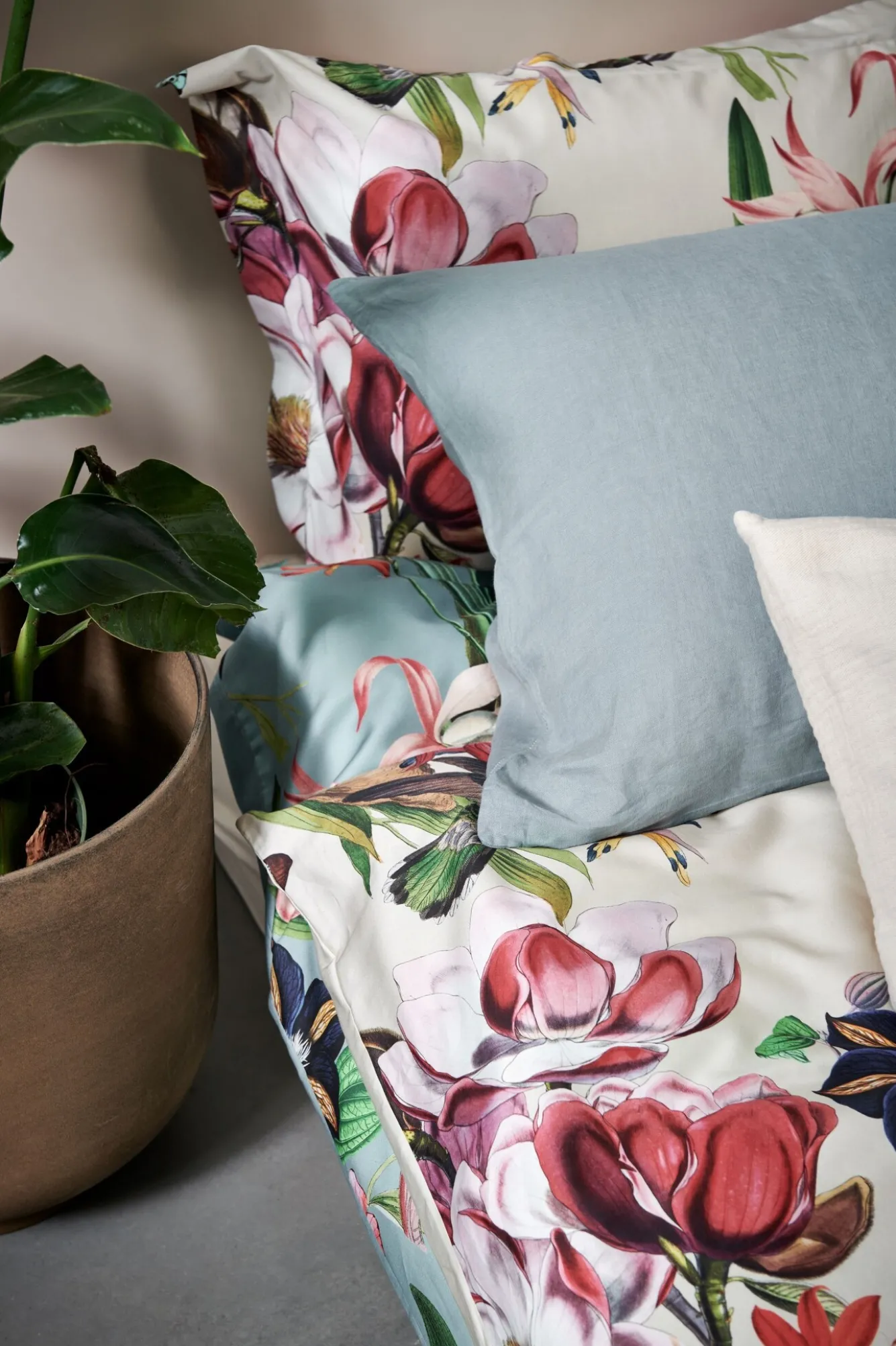 Vandyck Duvet cover FLOWER MIX Cream Tan 140x220 cm (satin cotton)