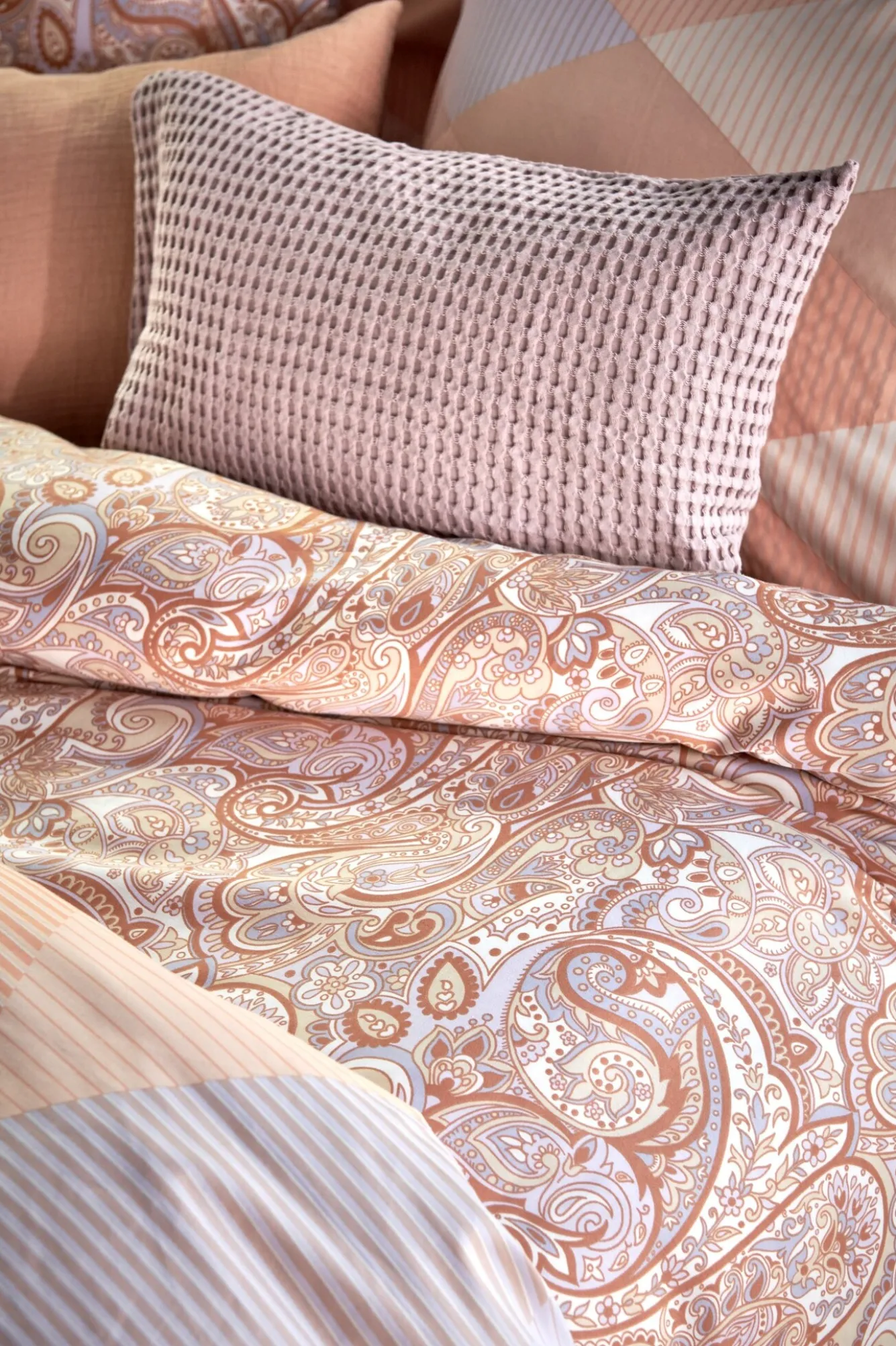 Vandyck Duvet cover HAPPY FEVER Apricot Blush 140x220 cm (satin cotton)