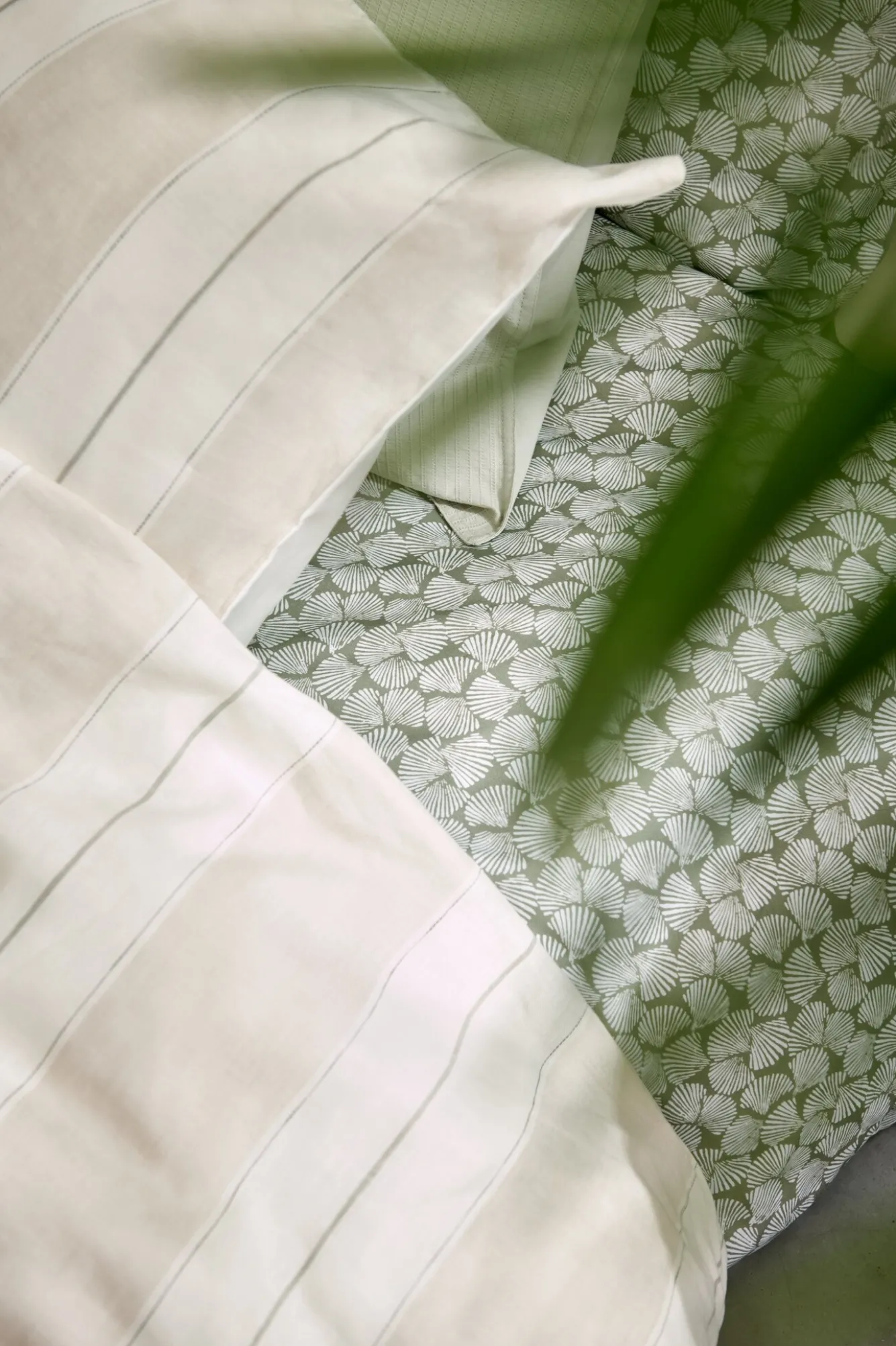 Vandyck Duvet cover PURE 79 Smoke Green 200x220 cm (satin cotton)