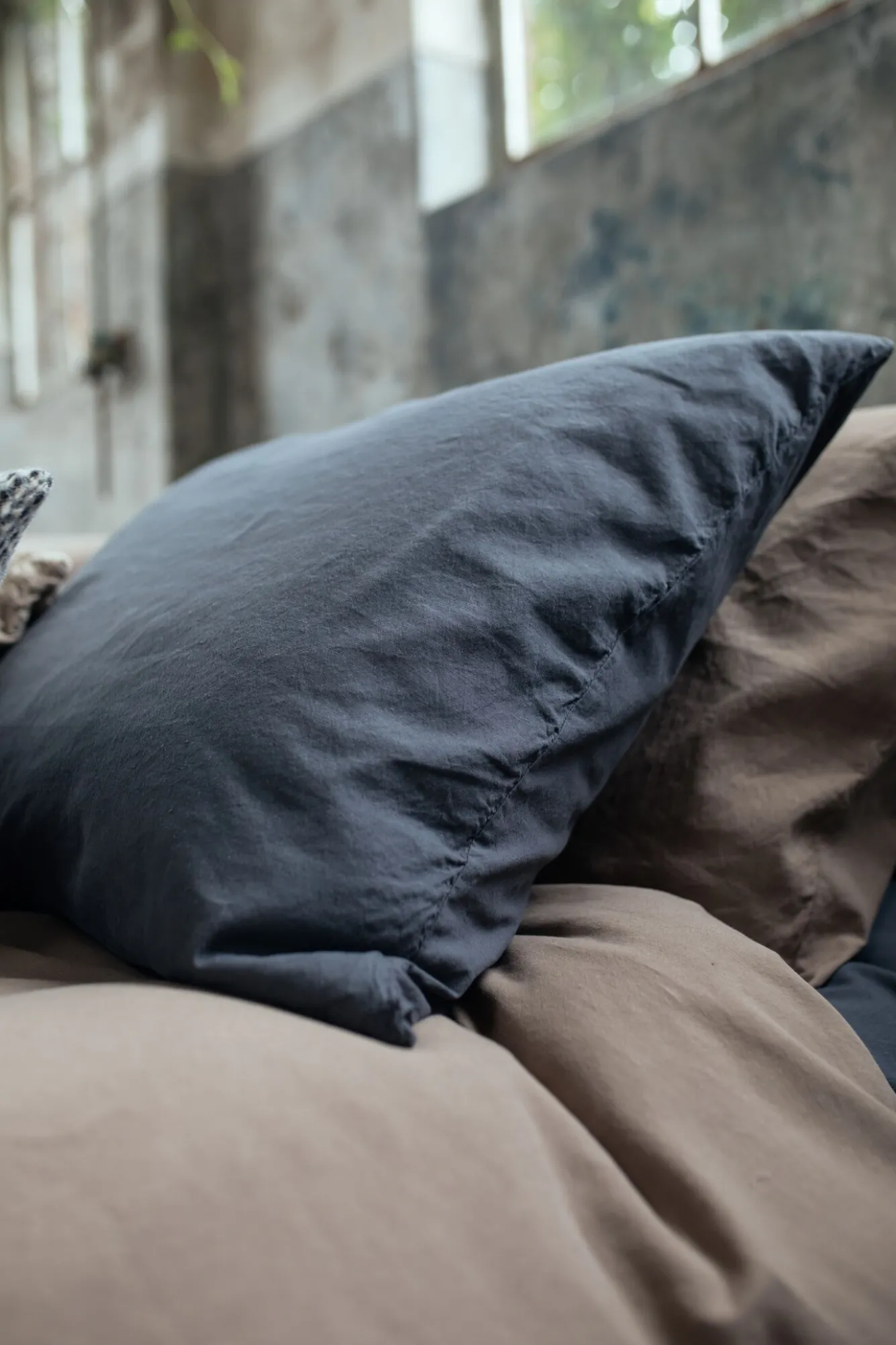 Vandyck Duvet cover PURE 66 Off Black 200x220 cm (hemp / cotton)