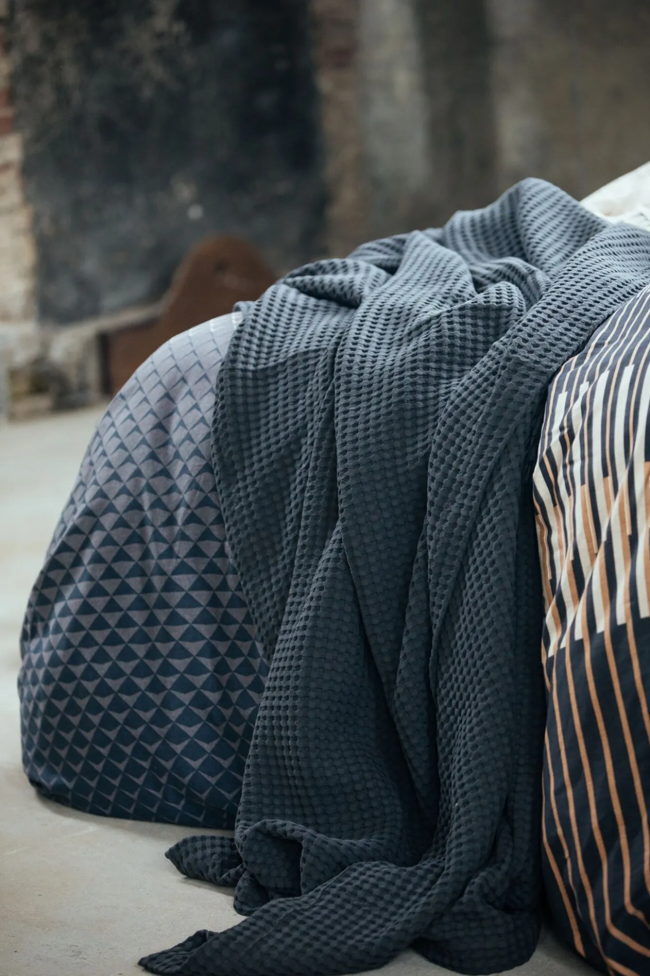 Vandyck Duvet cover WANDER Off Black 200x220 cm (satin cotton)