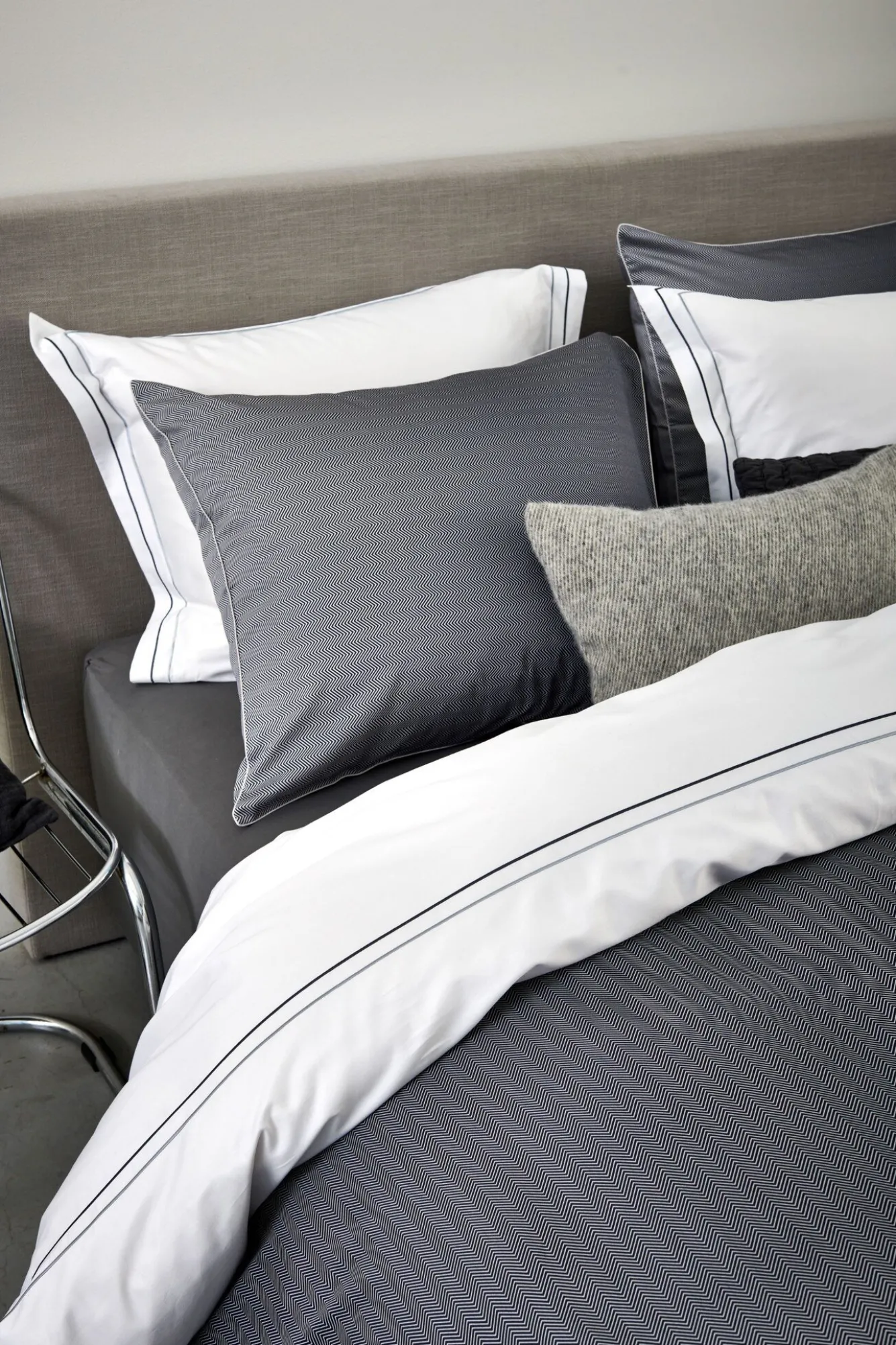 Vandyck Duvet cover HOME Milano Off Black 200x220 cm (satin cotton)