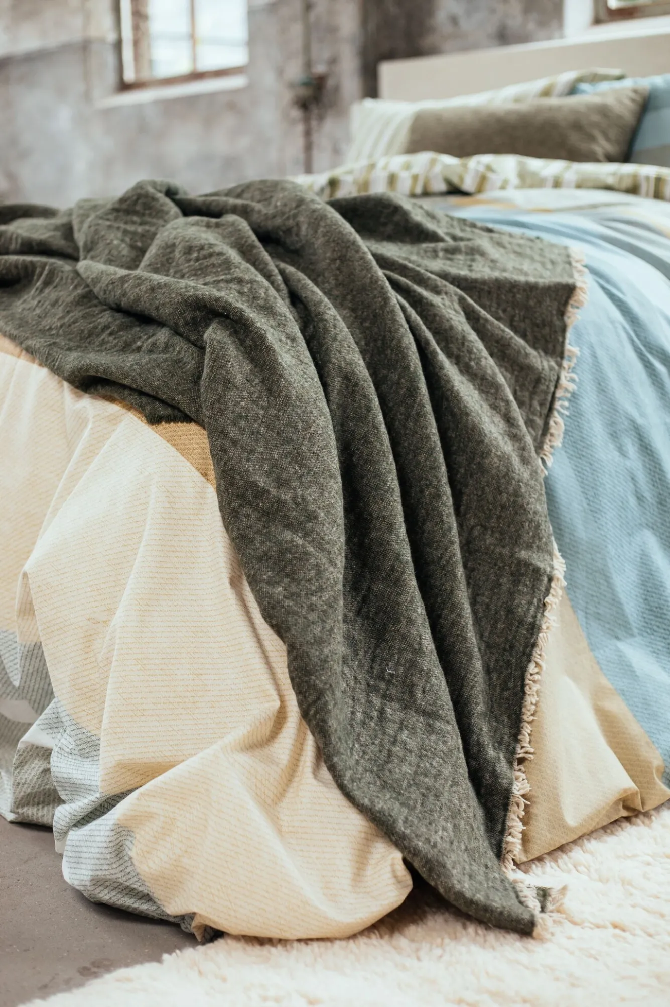 Vandyck Duvet cover GREEN SHOOT smoke green 240x220 cm (cotton)