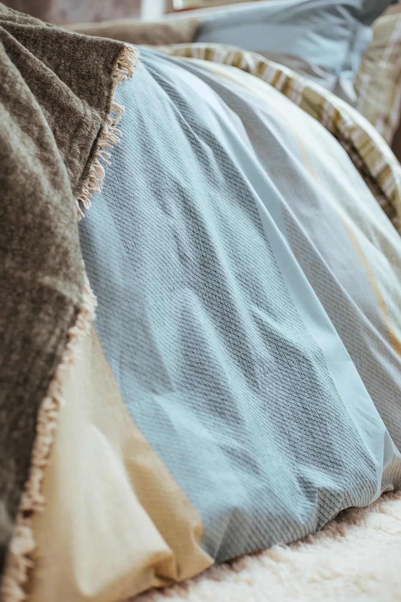 Vandyck Duvet cover GREEN SHOOT smoke green 240x220 cm (cotton)