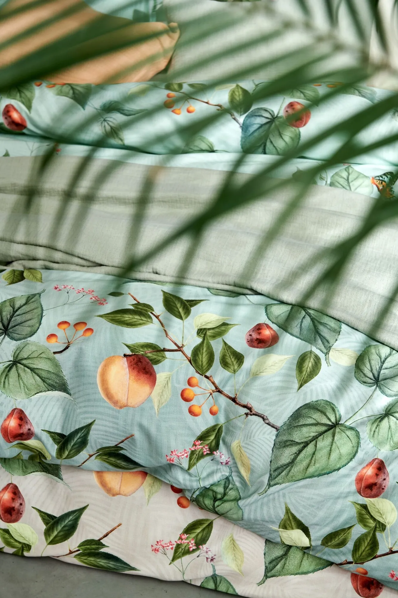 Vandyck Duvet cover FRUIT GARDEN Light Green 240x220 cm (satin cotton)