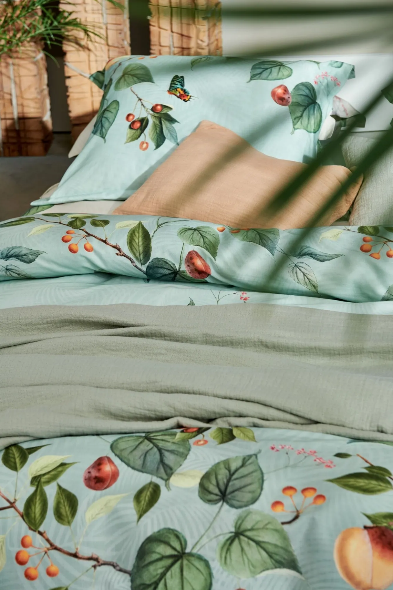 Vandyck Duvet cover FRUIT GARDEN Light Green 240x220 cm (satin cotton)