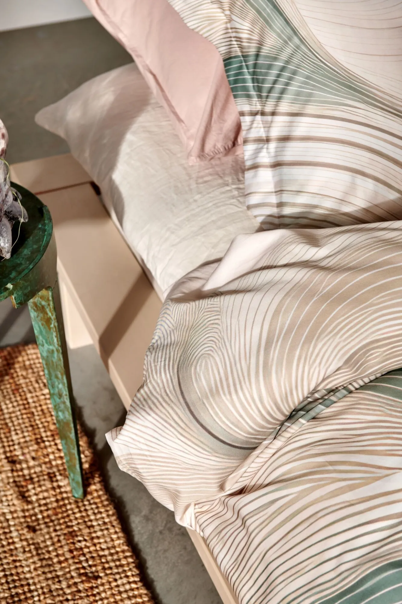 Vandyck Duvet cover FLOWING Cream Tan 200x220 cm (satin cotton)