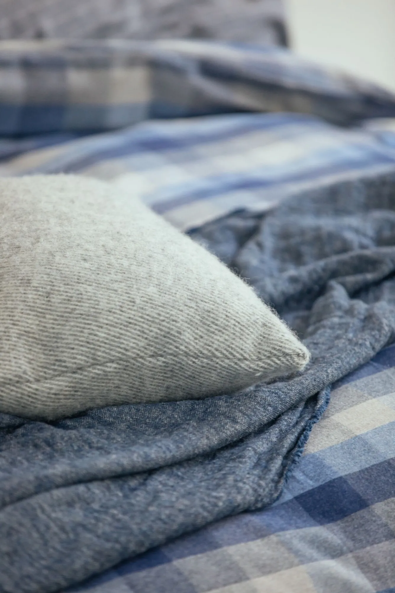 Vandyck HOME 81 throw 130x220 cm Faded Denim (HCLO18281)