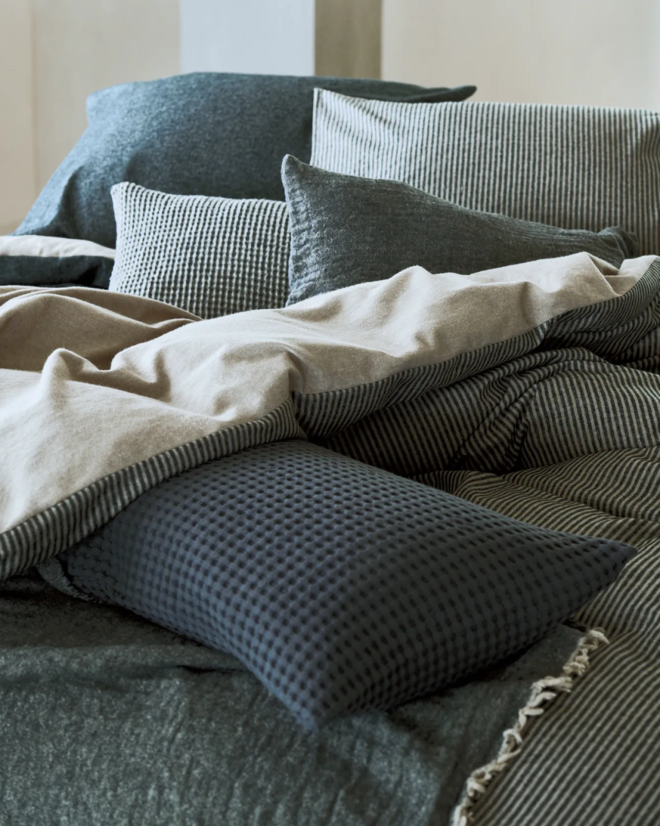 Vandyck HOME Pique waffle blanket 270x250 cm, Off Black