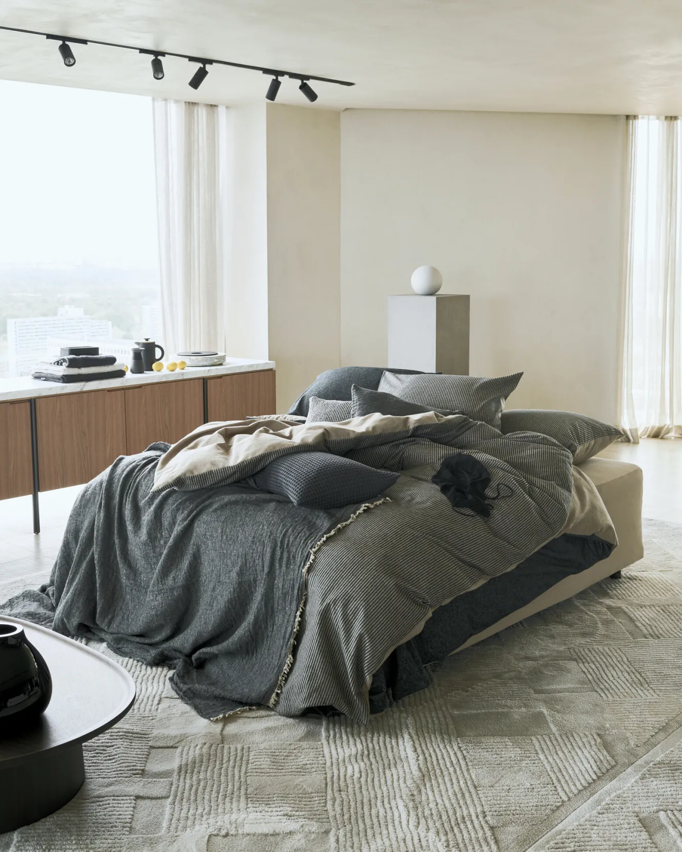 Vandyck HOME Pique waffle blanket 270x250 cm, Off Black